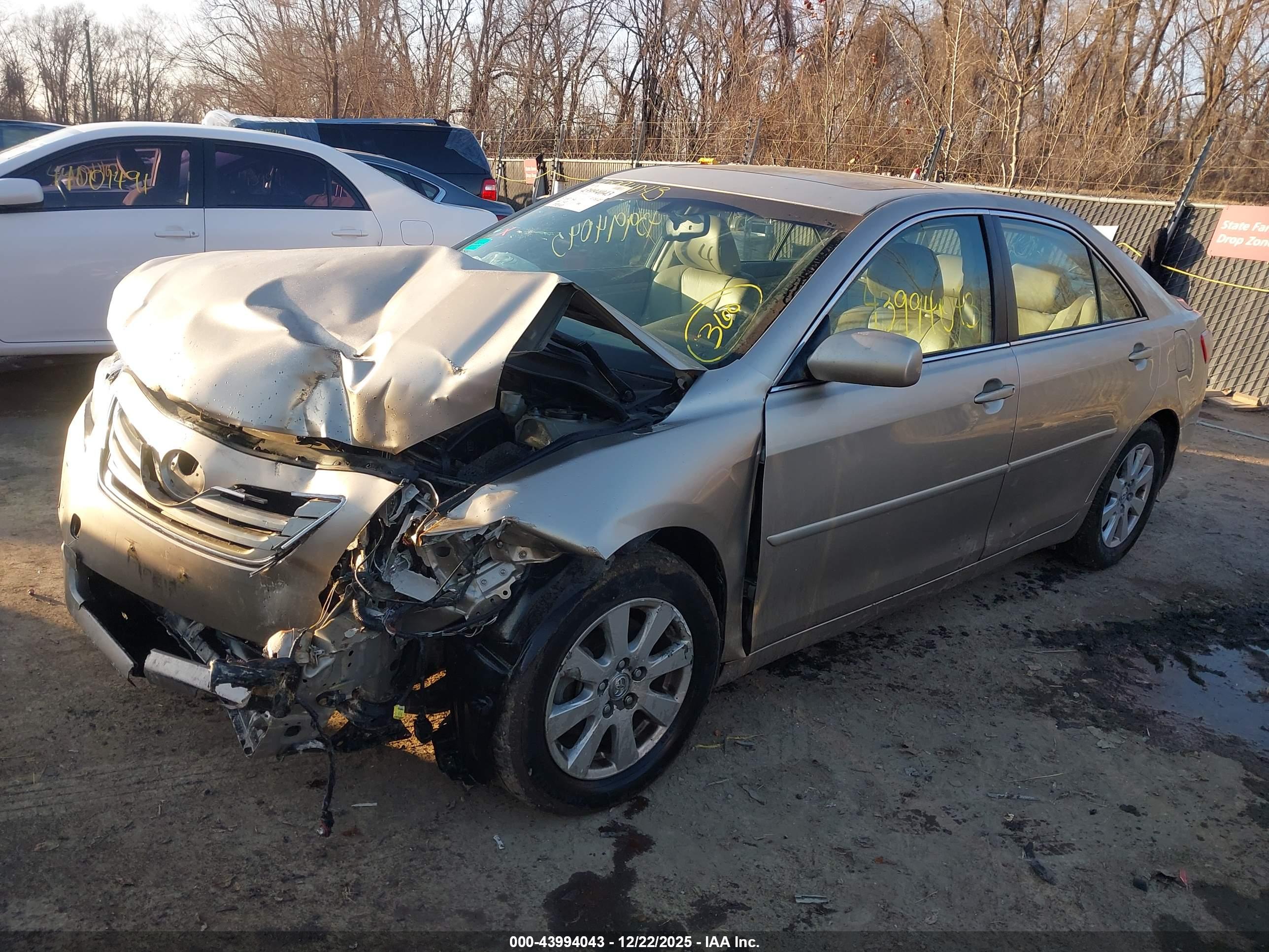 TOYOTA CAMRY image 2