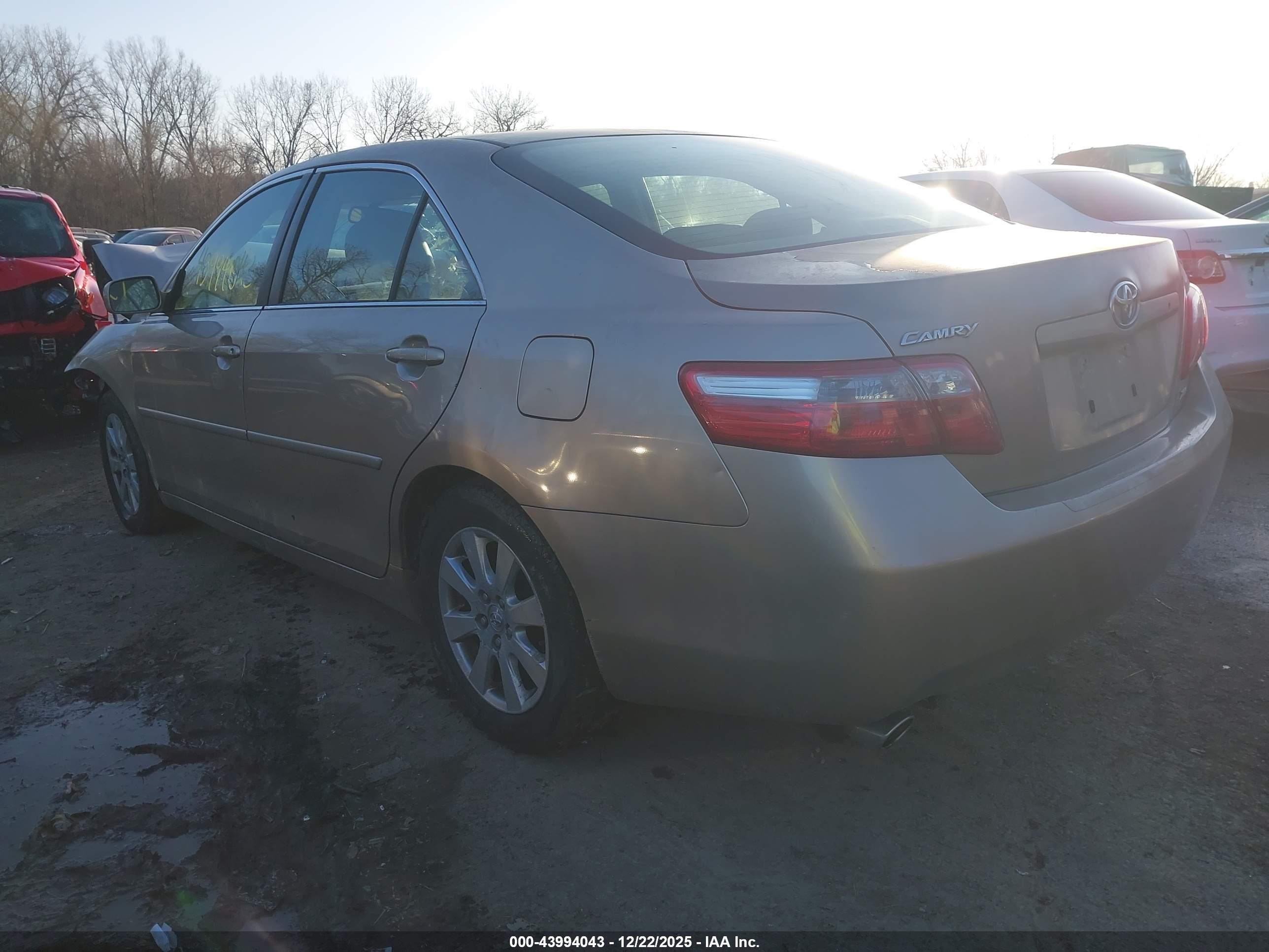 TOYOTA CAMRY image 3