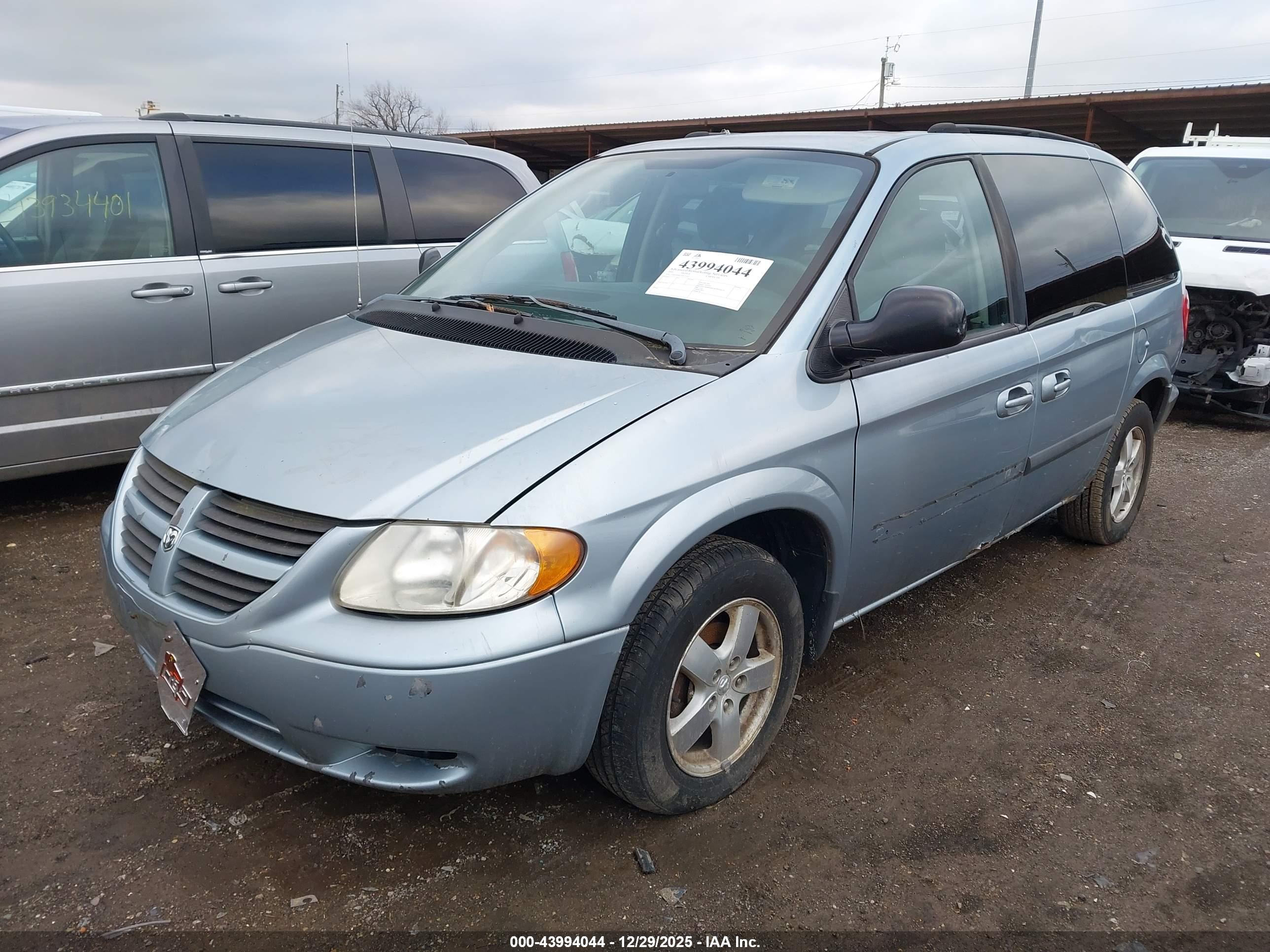 DODGE CARAVAN image 2