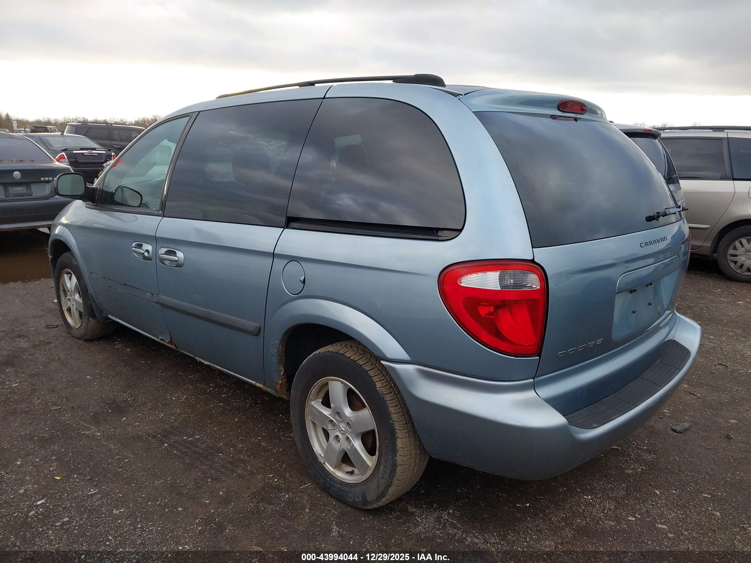 DODGE CARAVAN image 3
