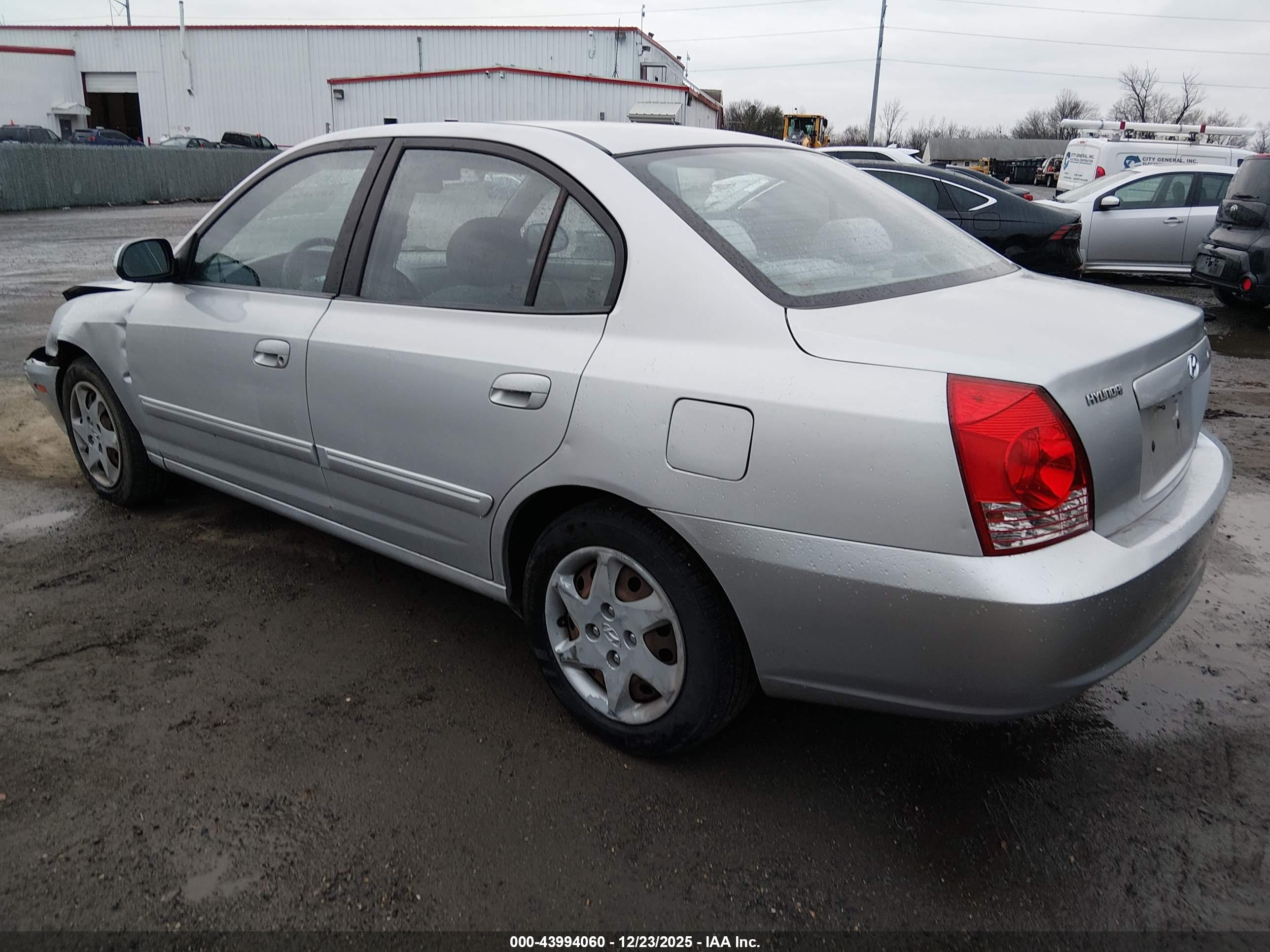 HYUNDAI ELANTRA image 3