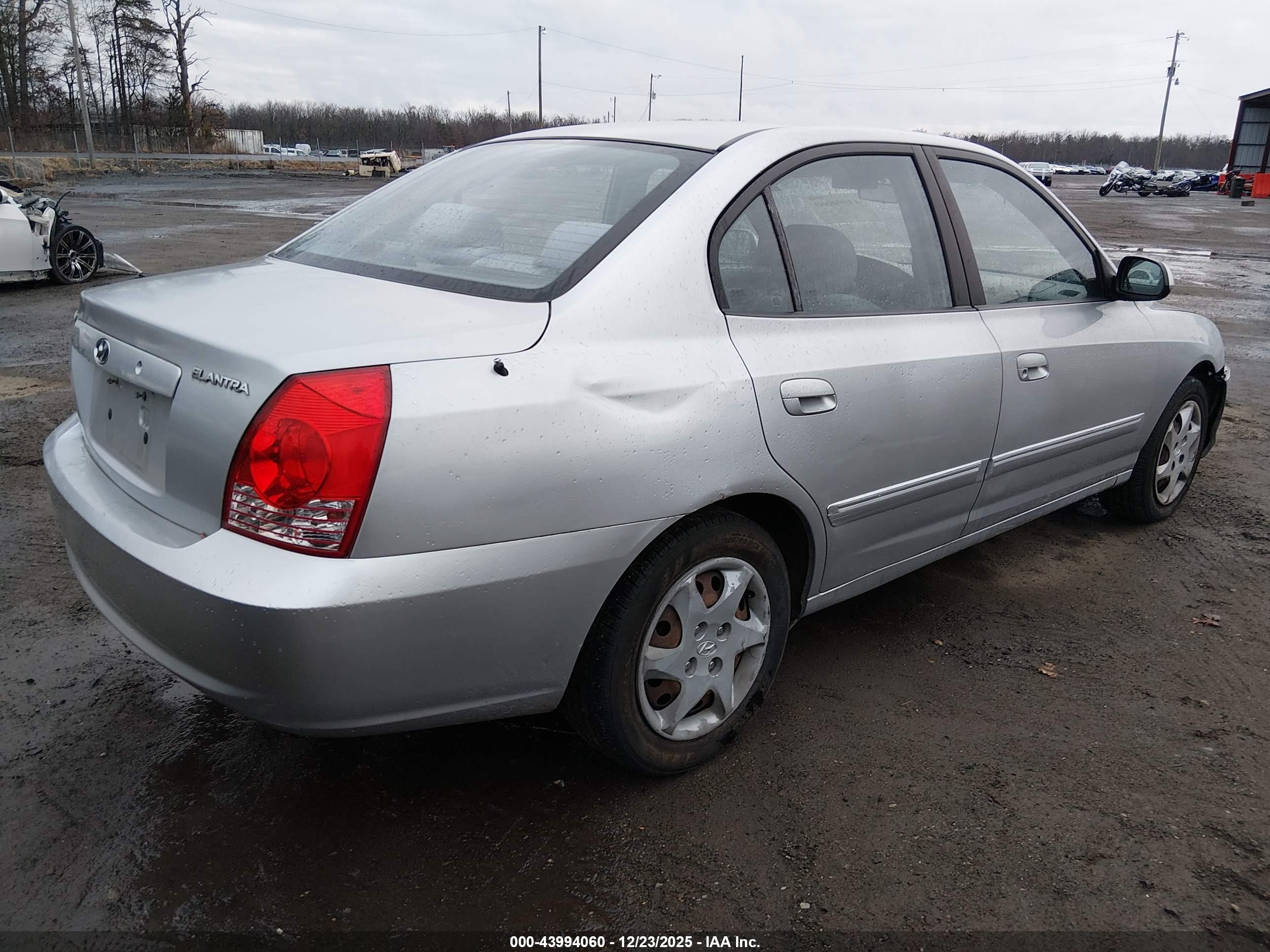 HYUNDAI ELANTRA image 4