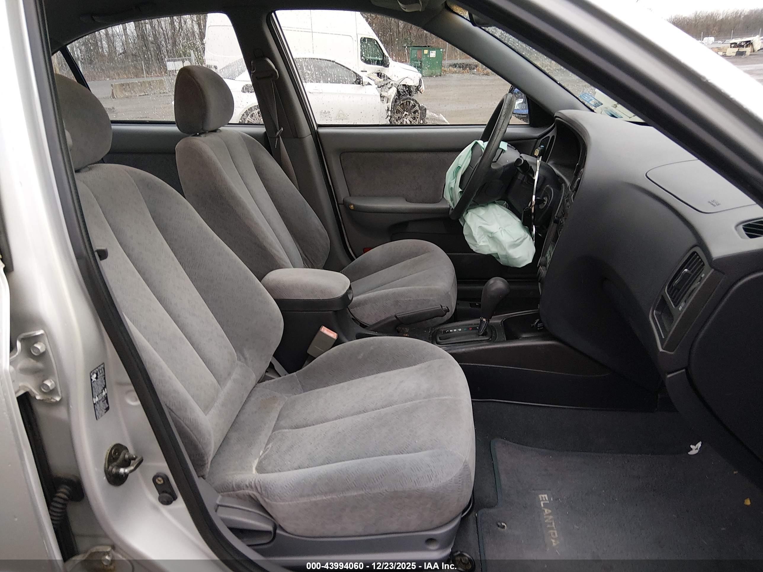 HYUNDAI ELANTRA image 5