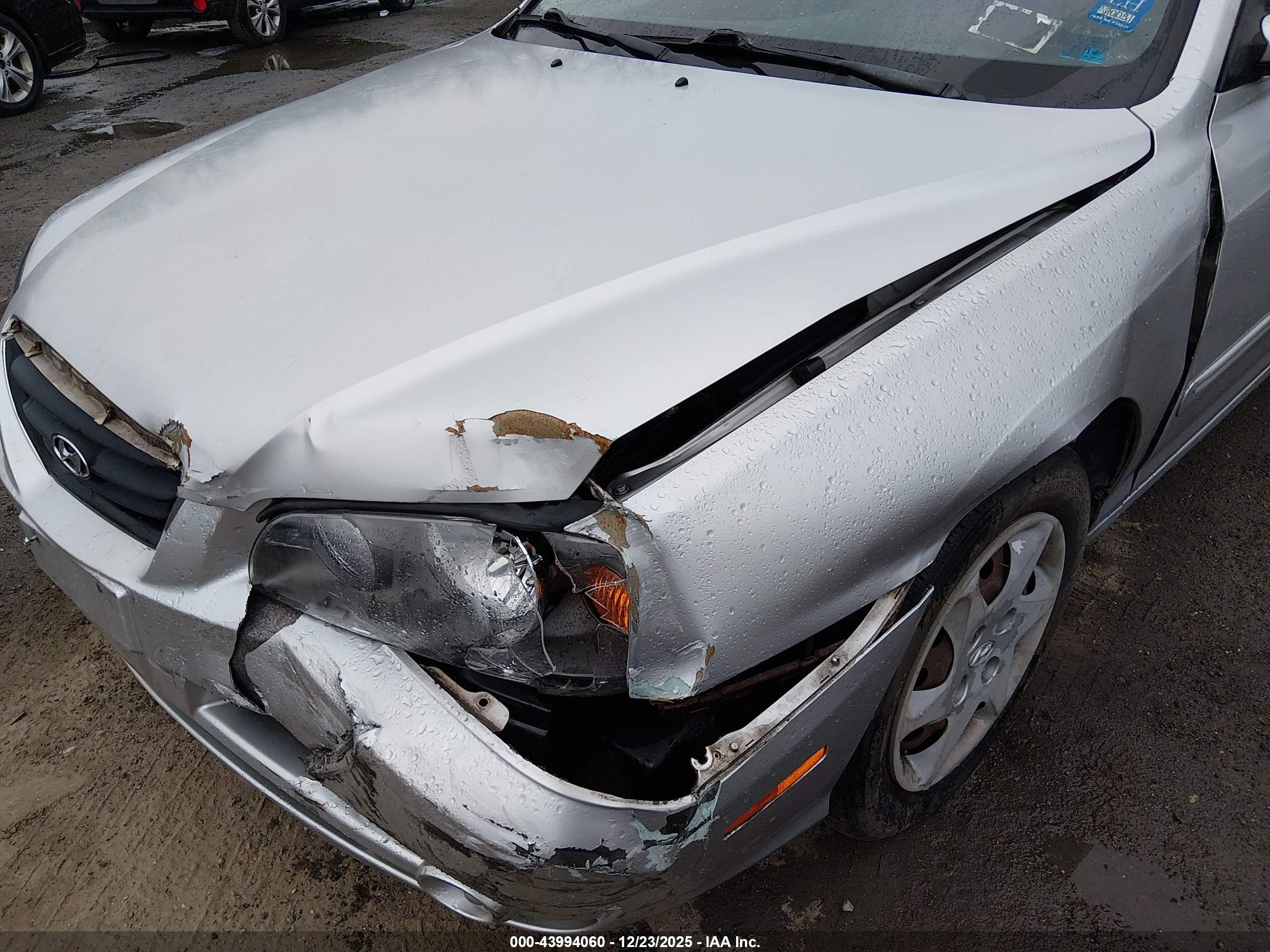 HYUNDAI ELANTRA image 6