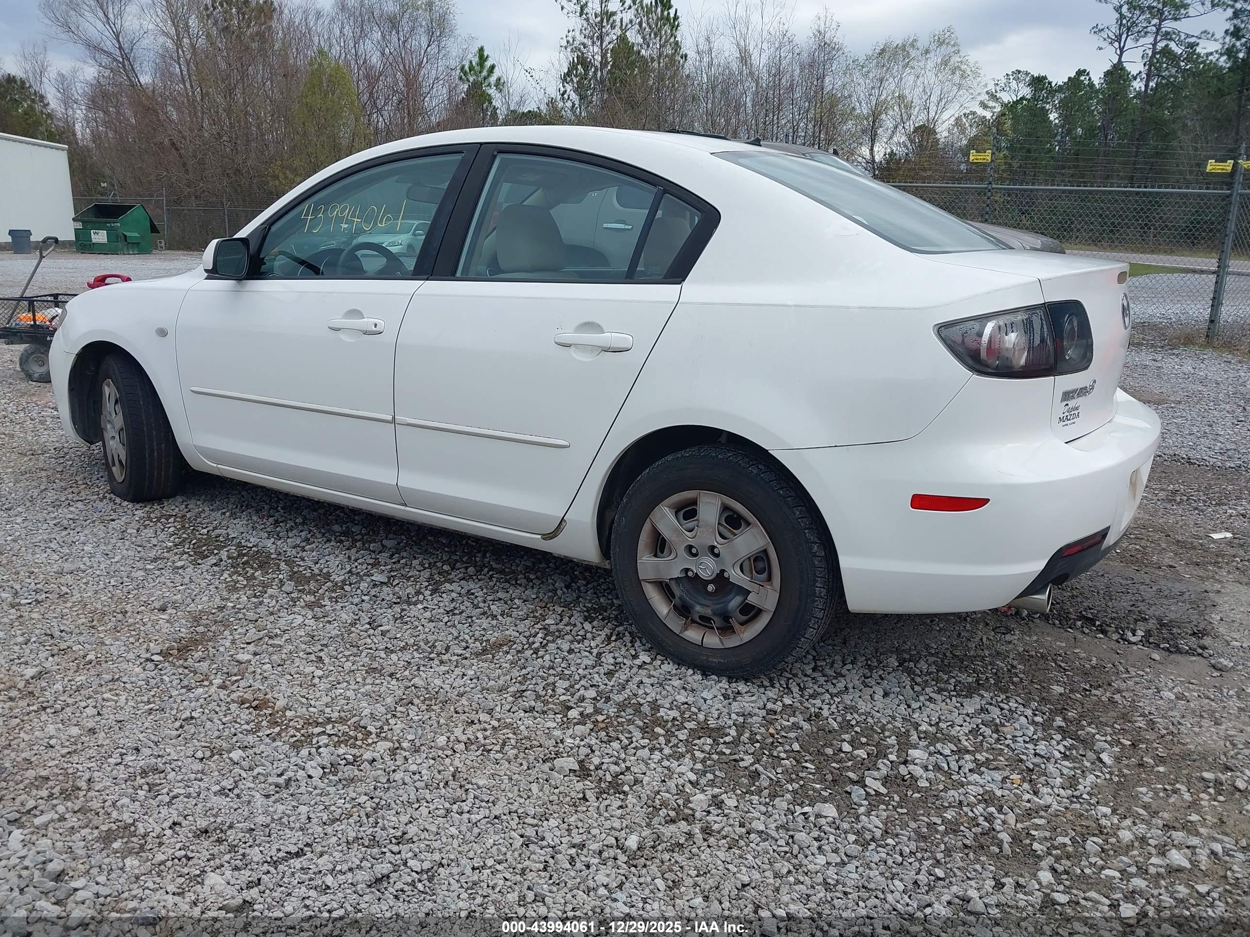 MAZDA MAZDA3 image 3