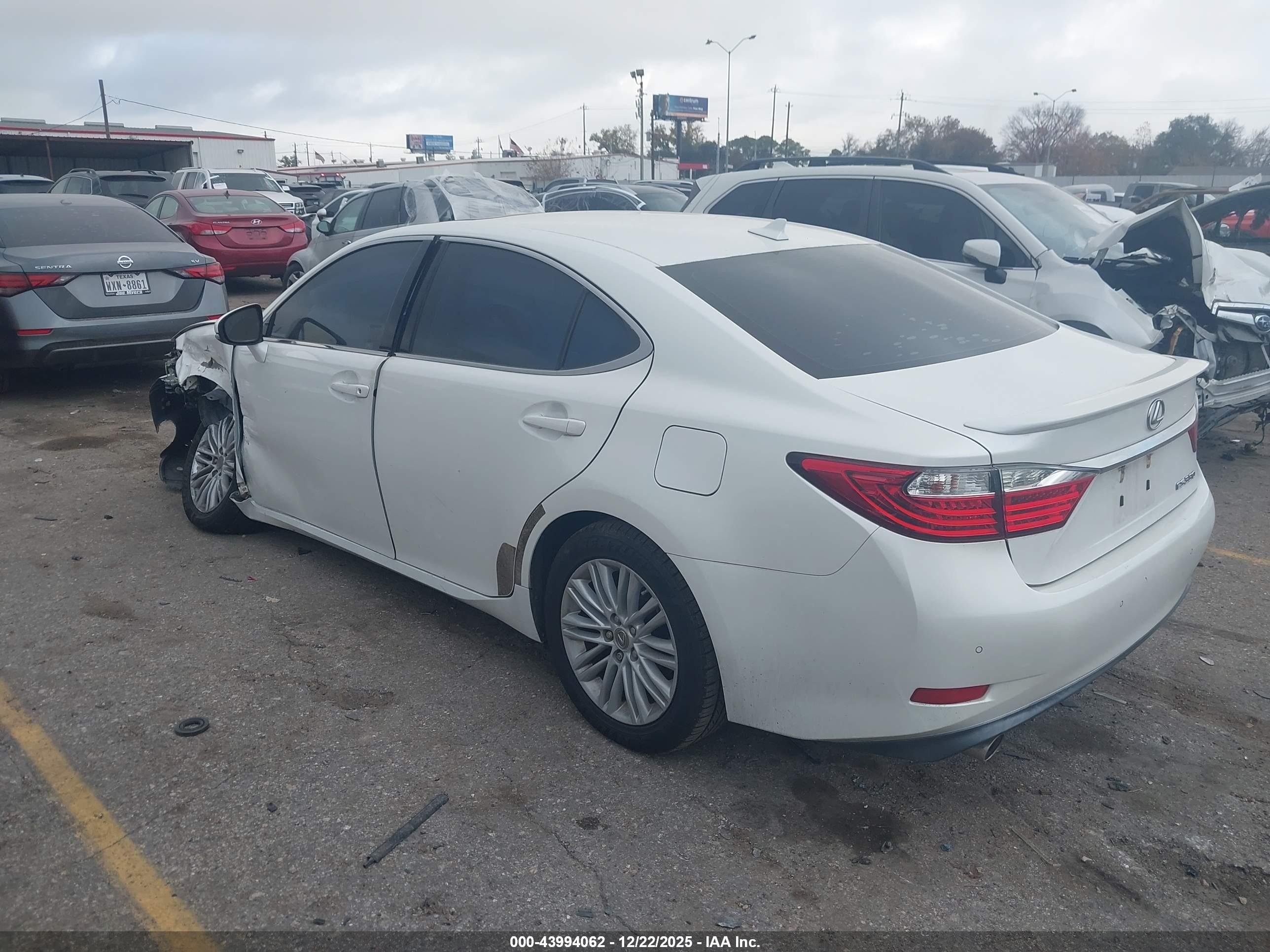 LEXUS ES image 3
