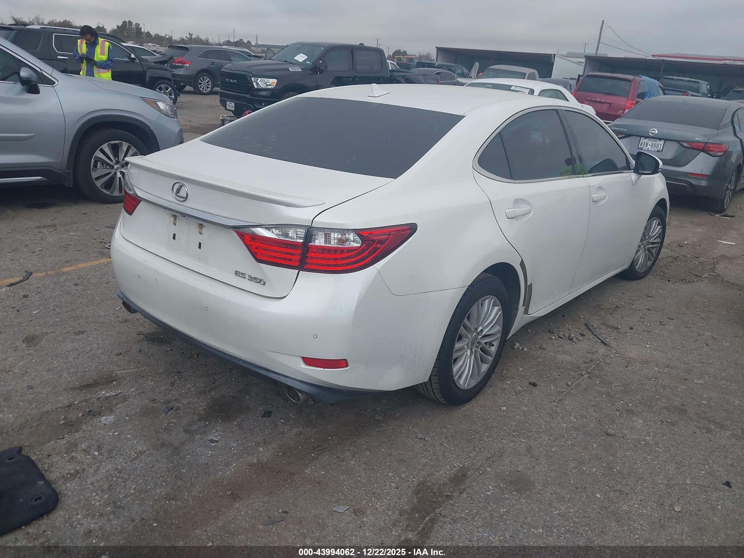 LEXUS ES image 4