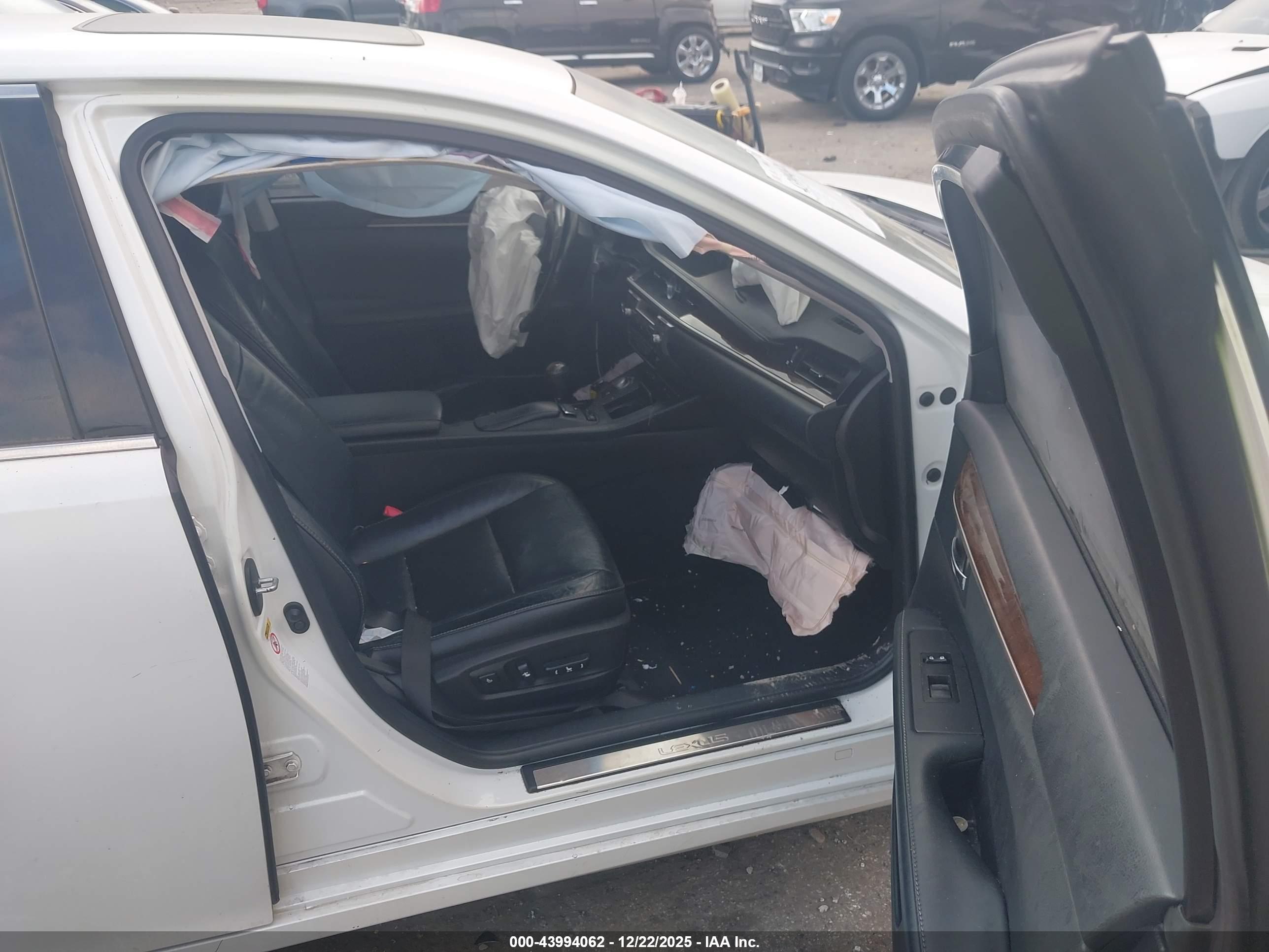 LEXUS ES image 5