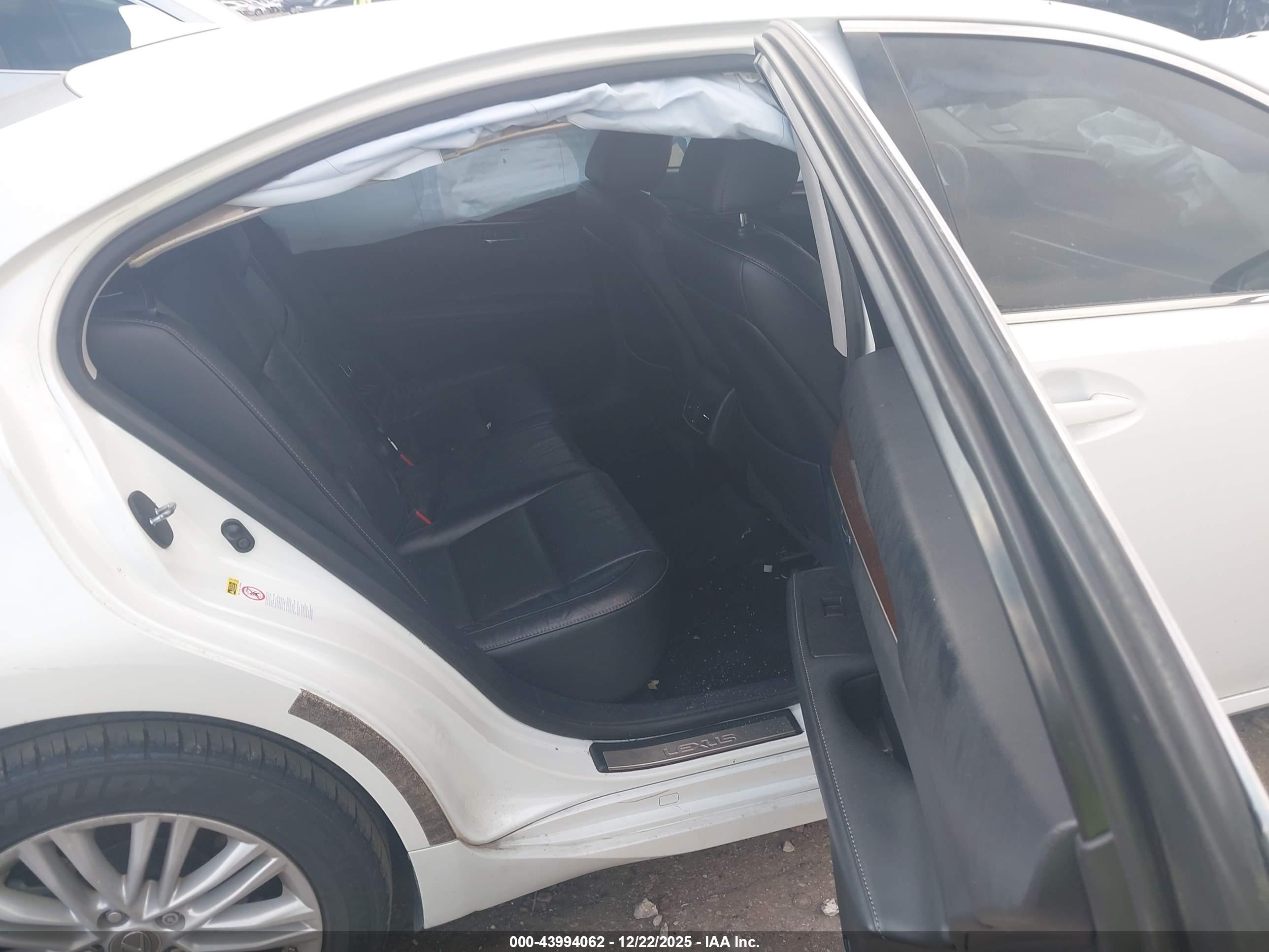 LEXUS ES image 8