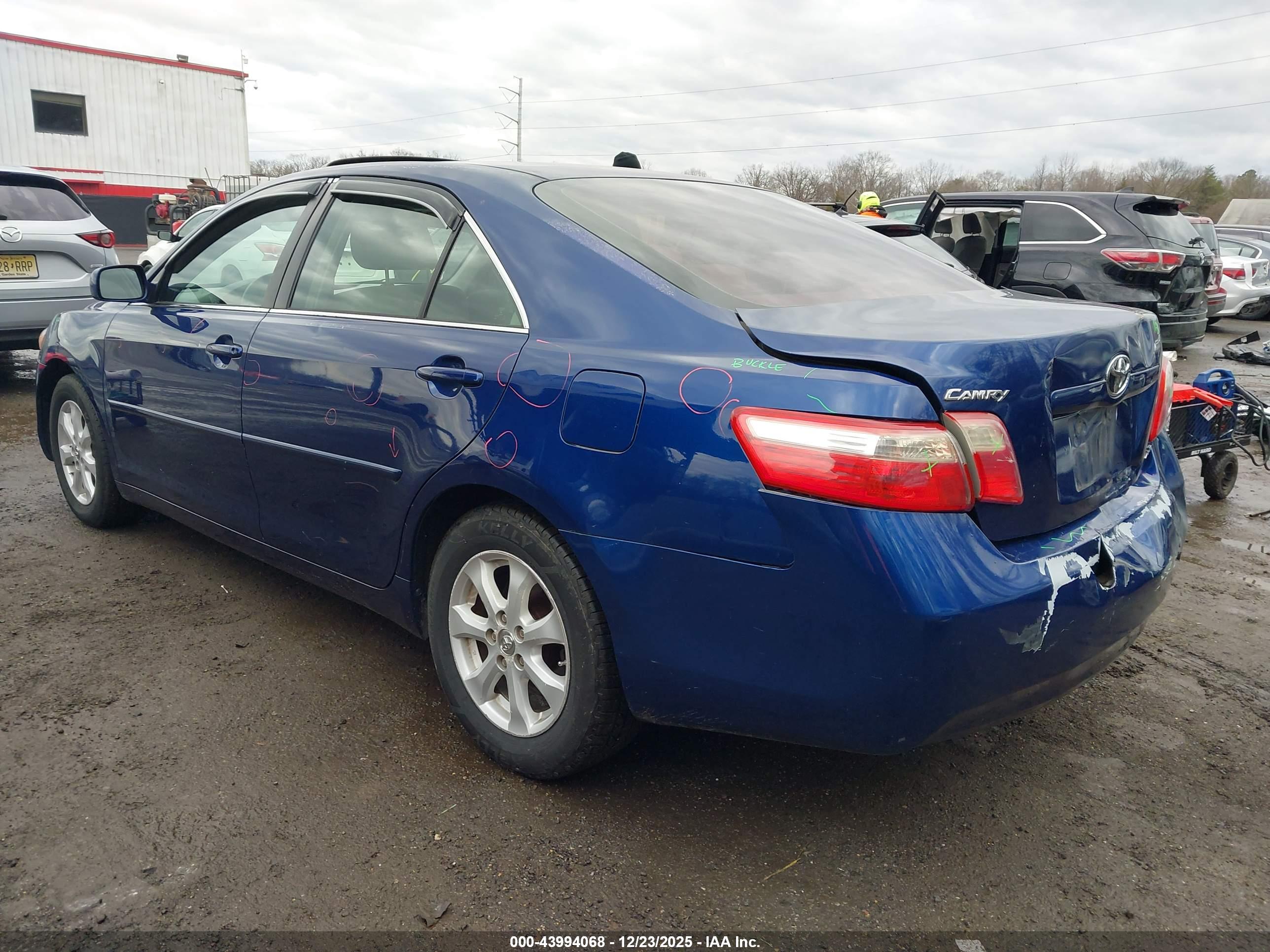 TOYOTA CAMRY image 3