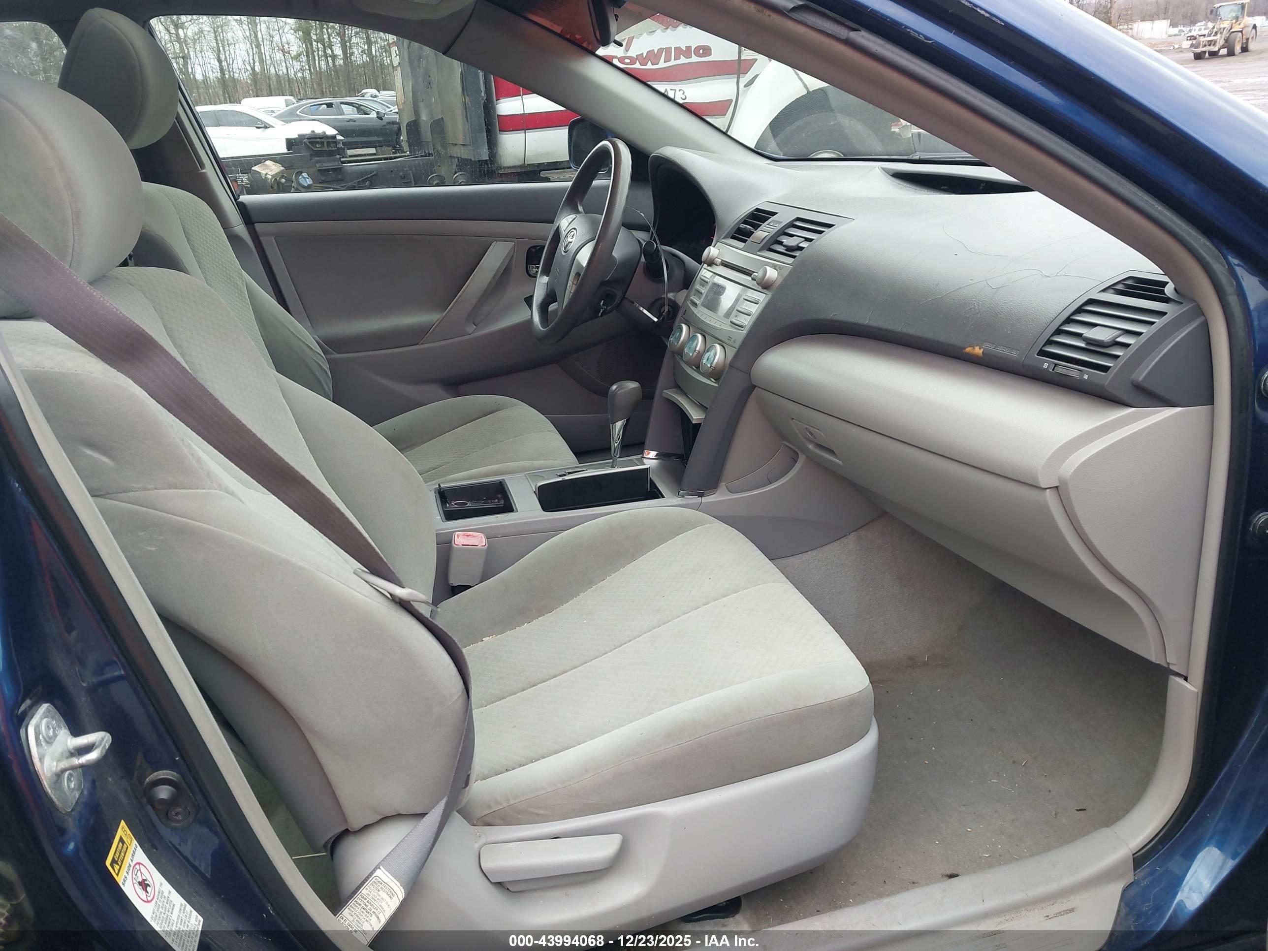 TOYOTA CAMRY image 5