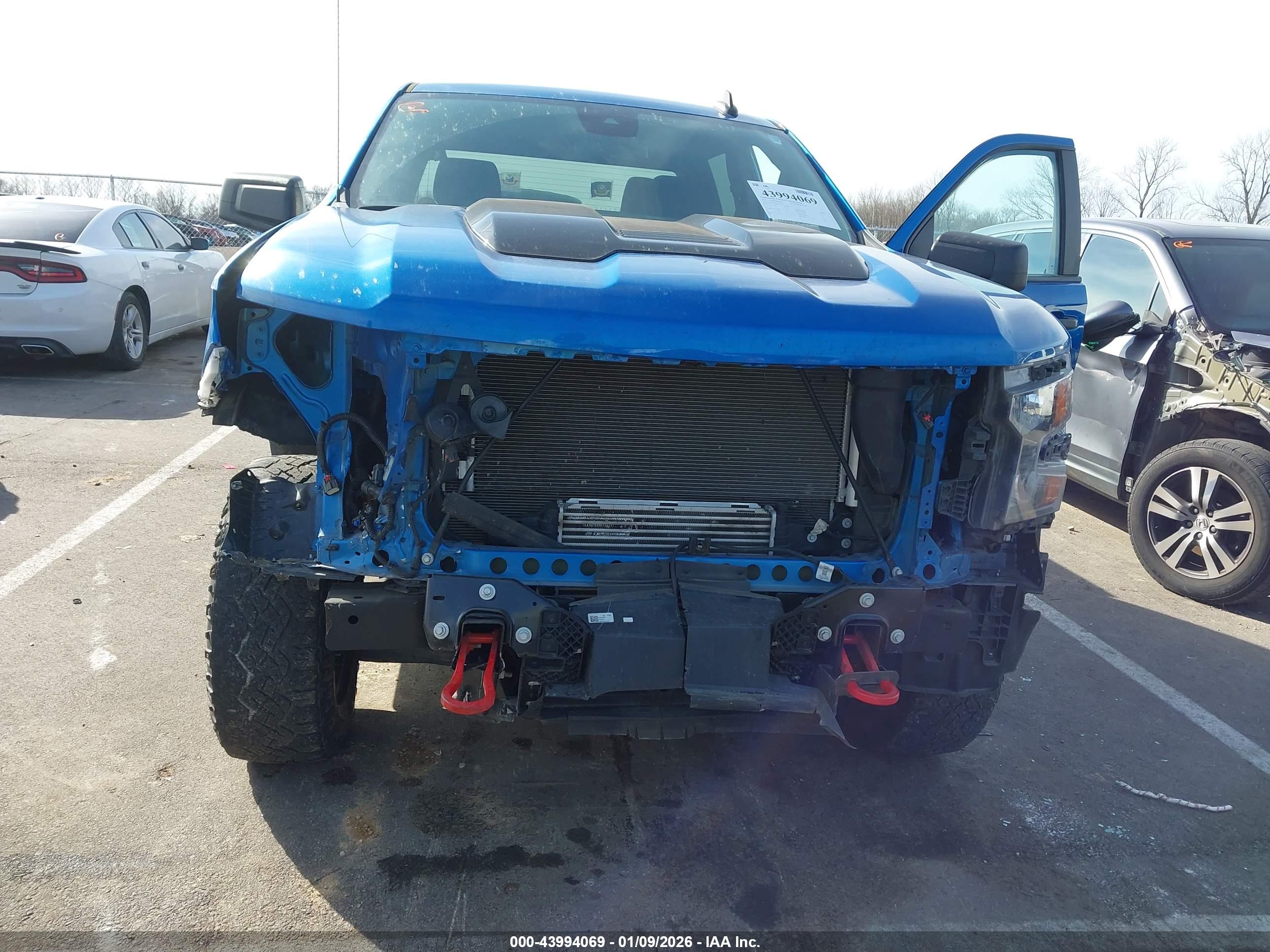 CHEVROLET SILVERADO image 6