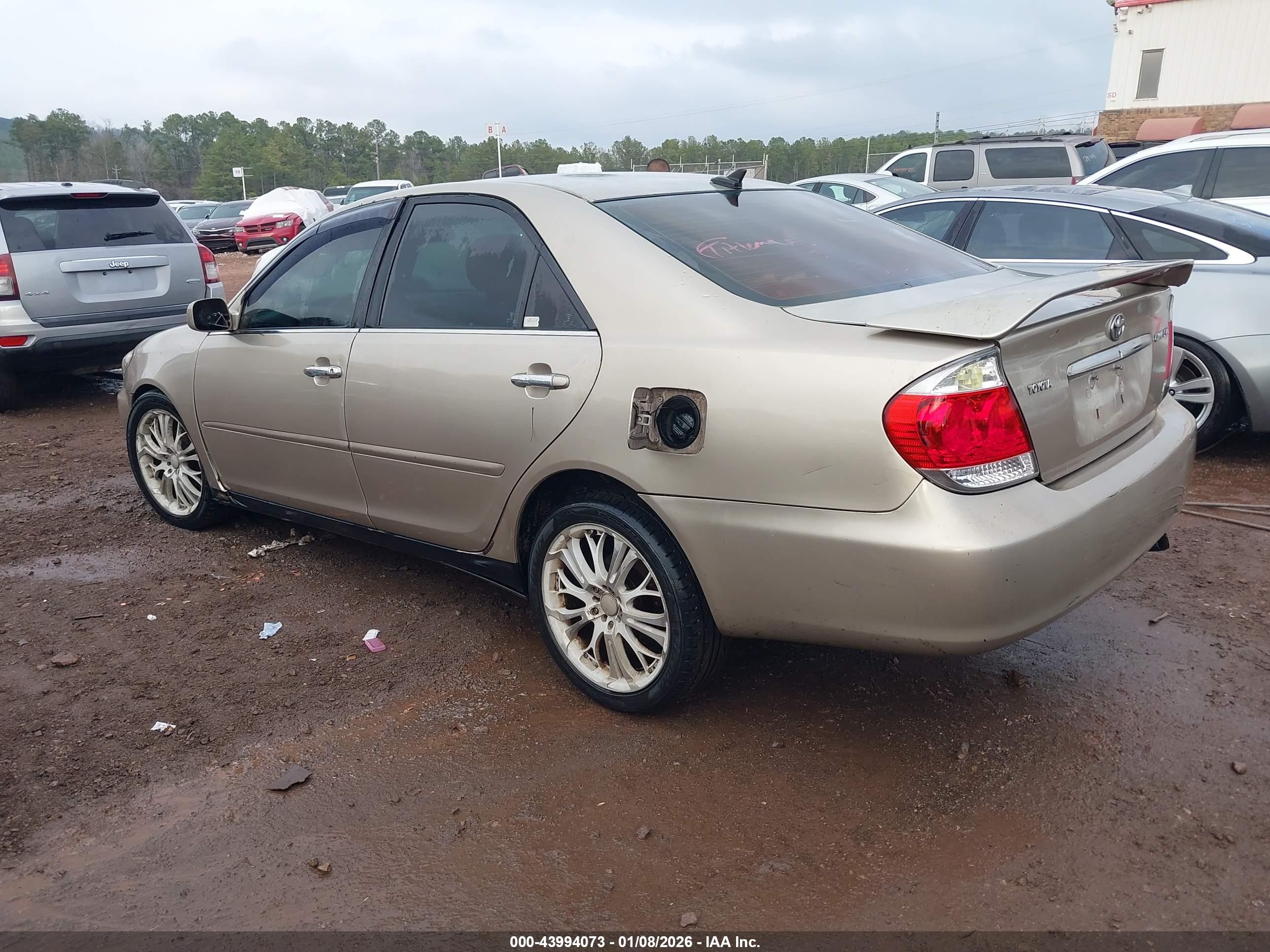 TOYOTA CAMRY image 3