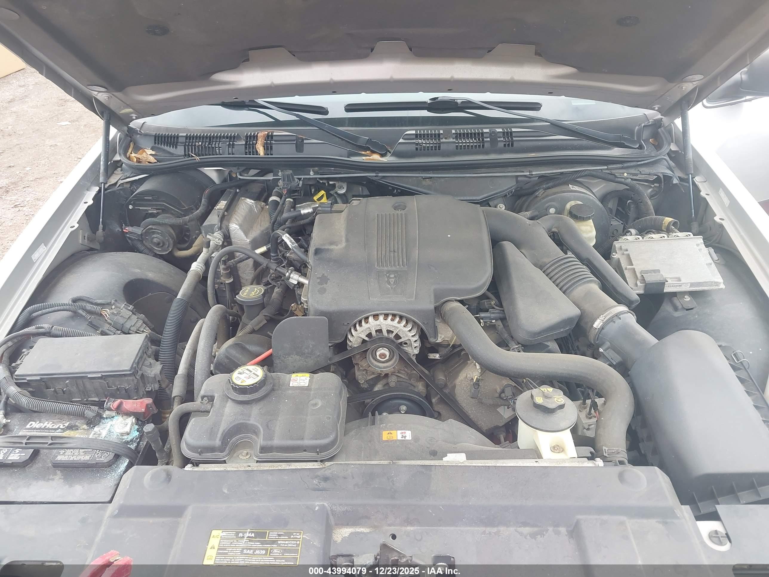 FORD CROWN image 10