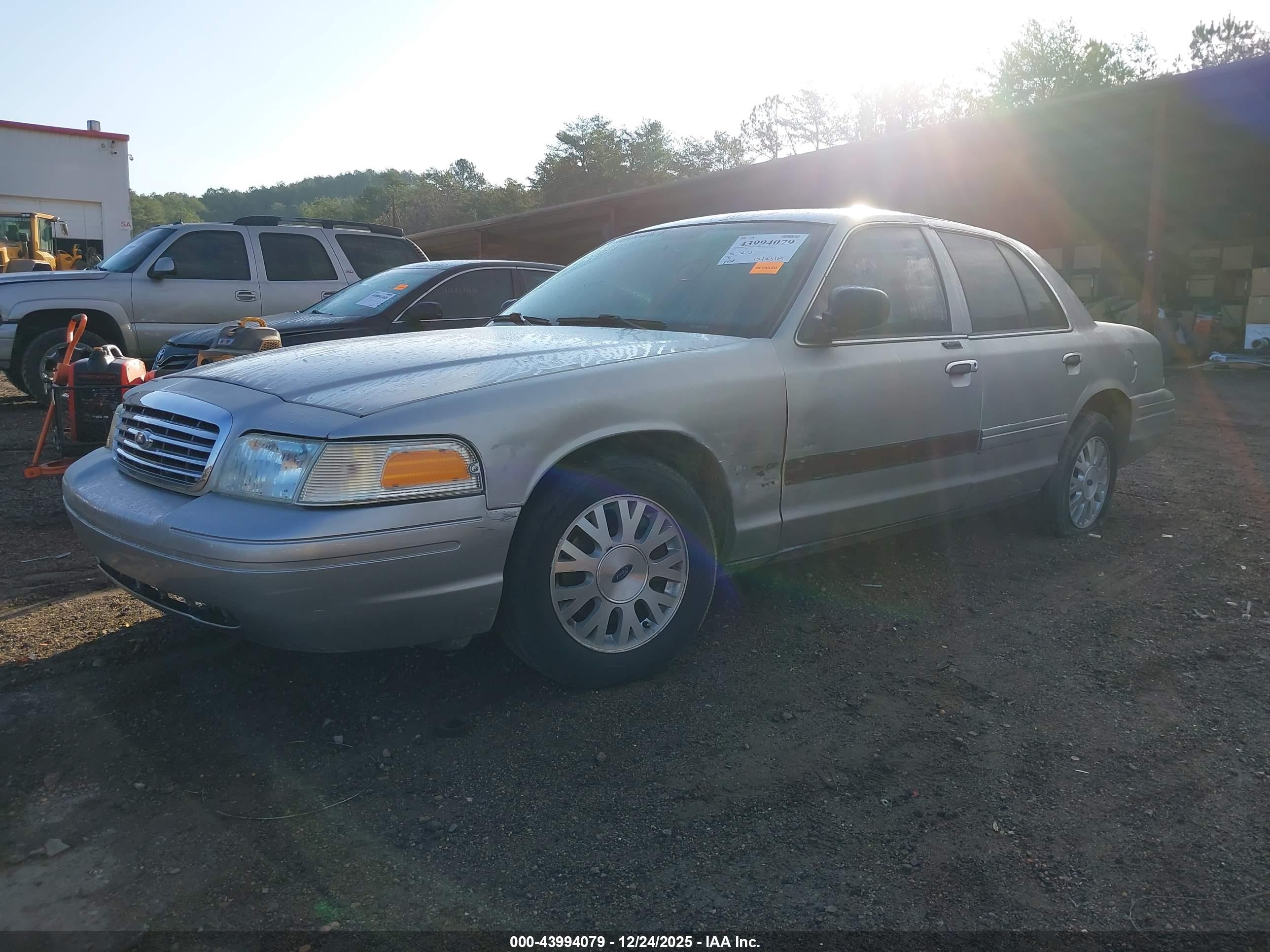 FORD CROWN image 2