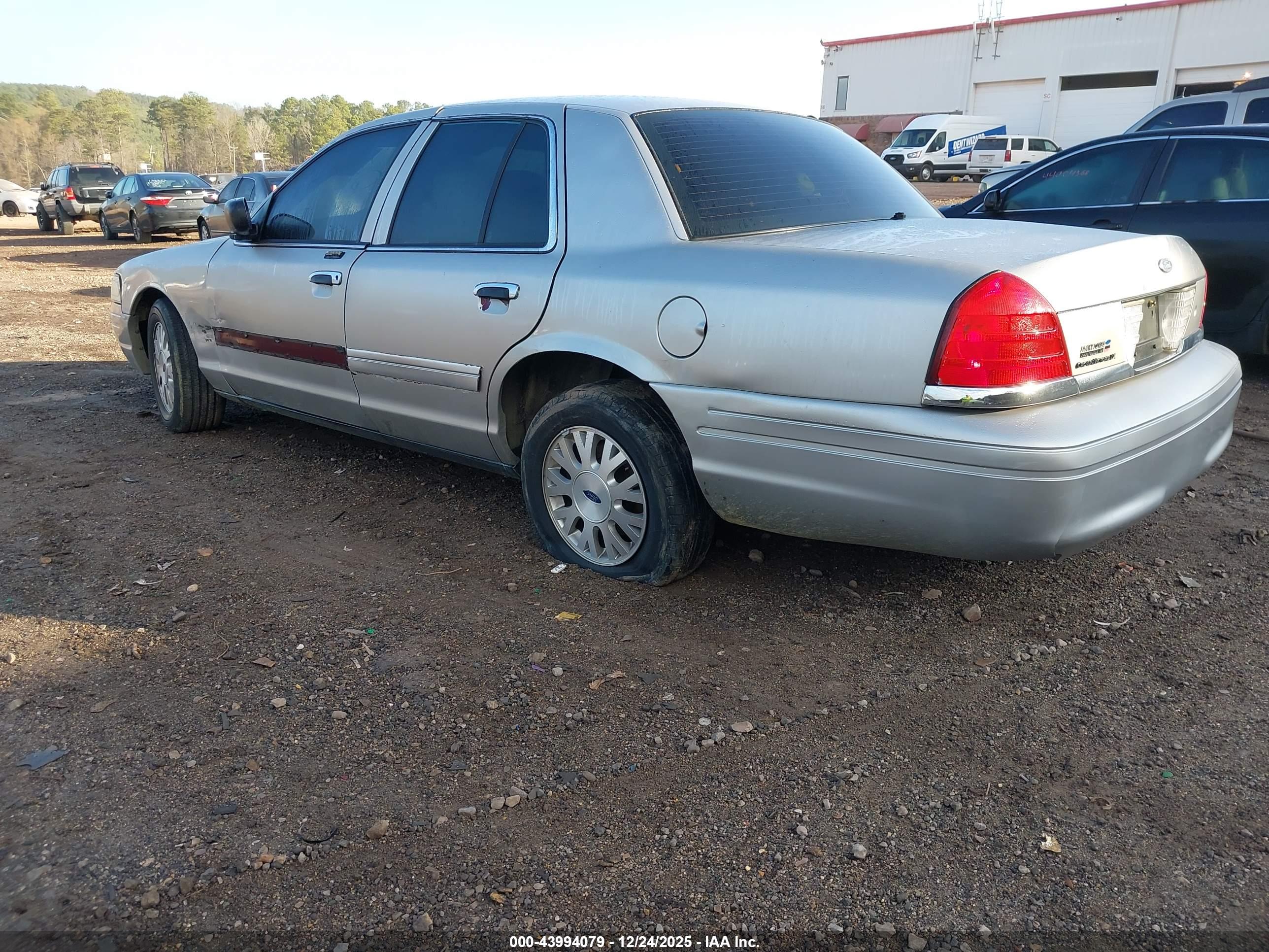 FORD CROWN image 3