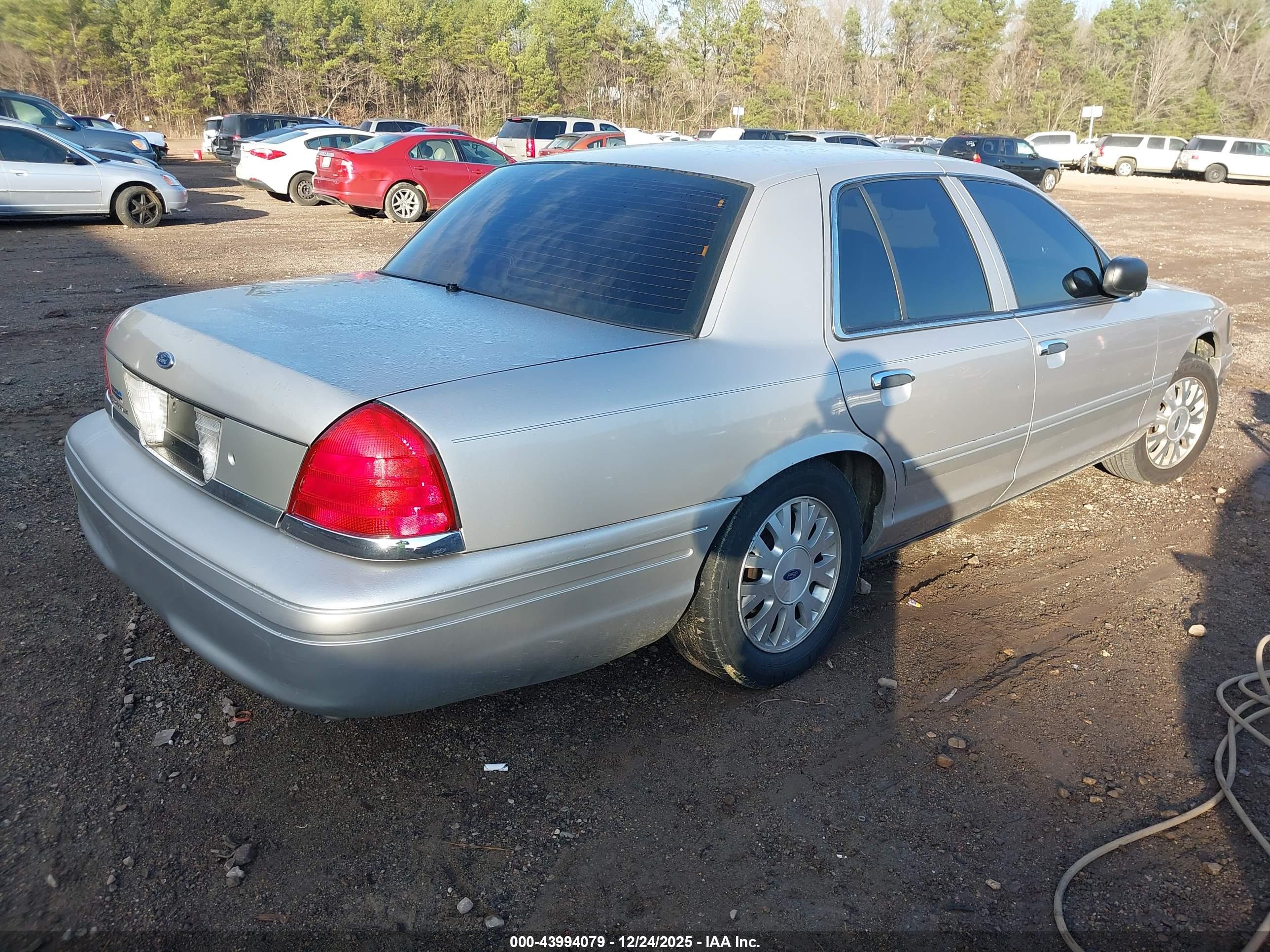 FORD CROWN image 4