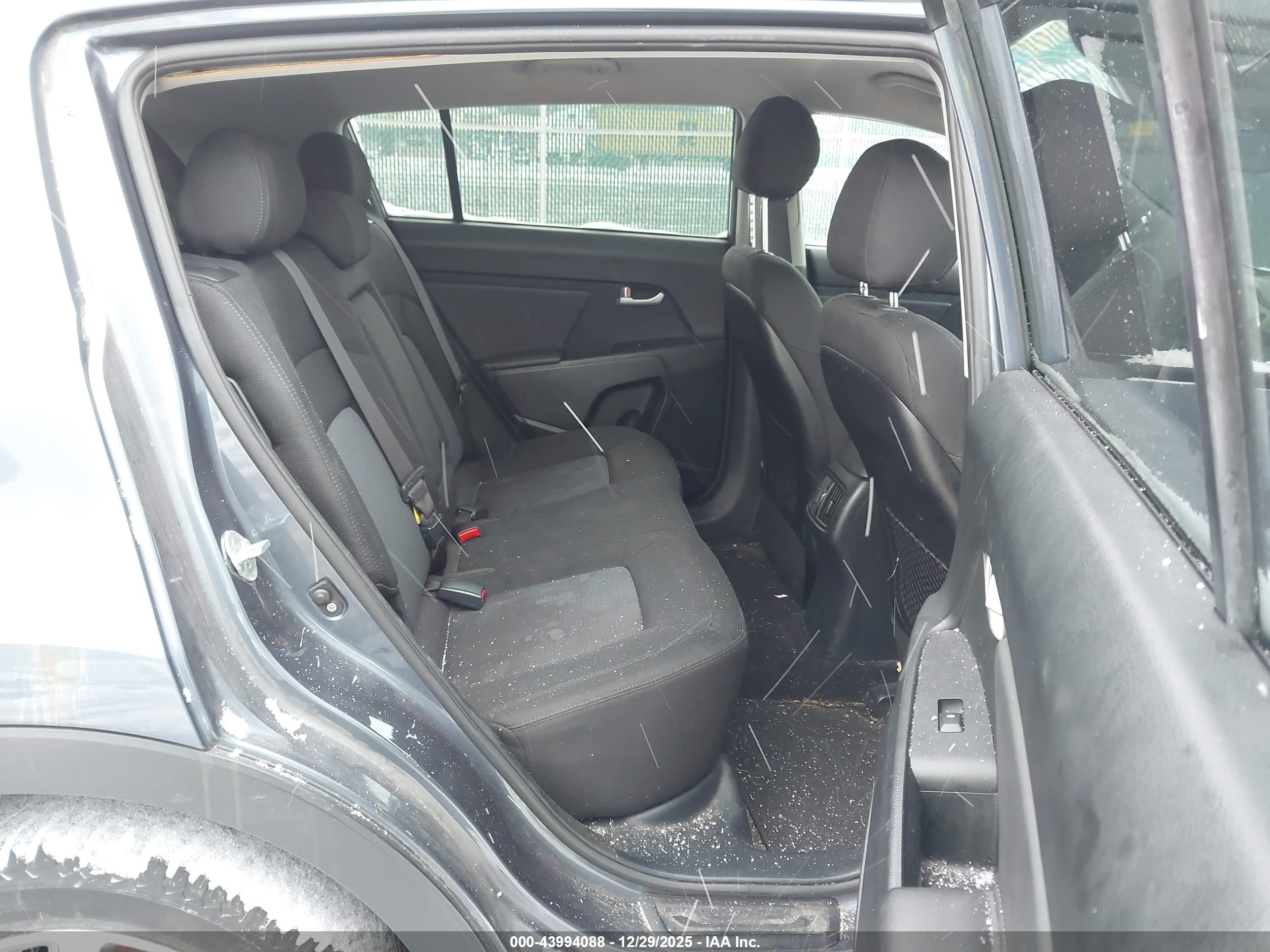 KIA SPORTAGE image 8