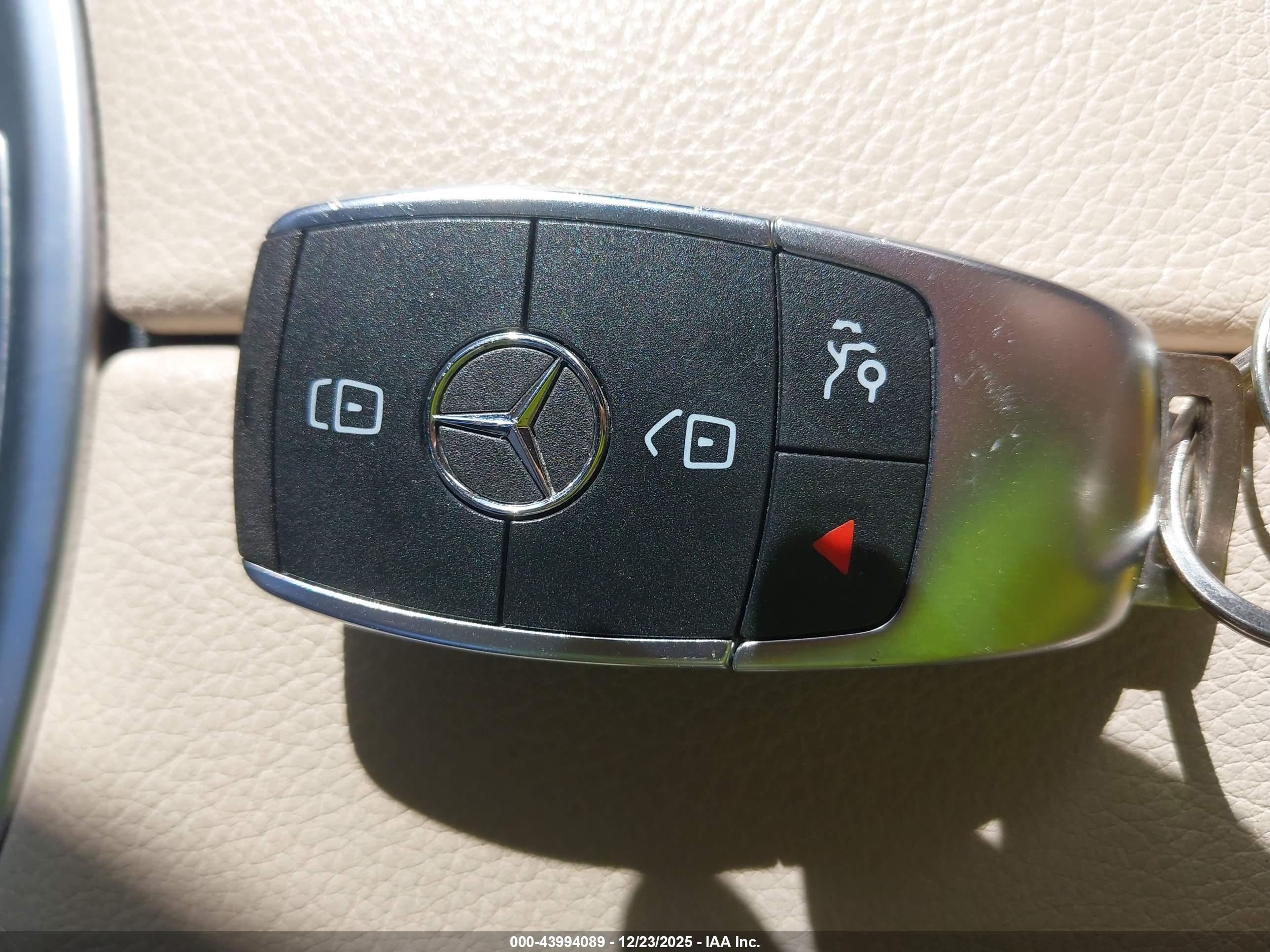 MERCEDES-BENZ GLC image 11