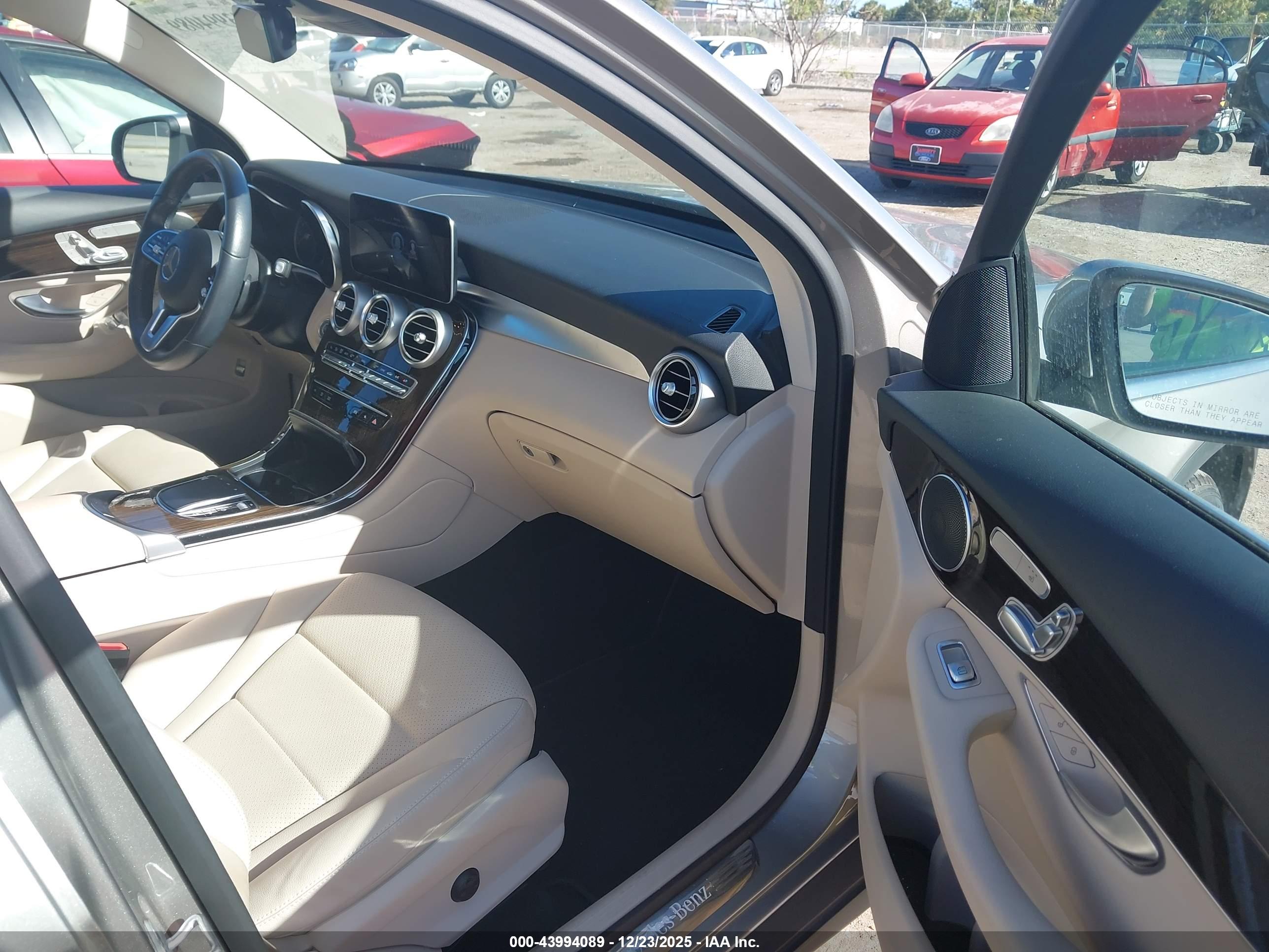 MERCEDES-BENZ GLC image 5
