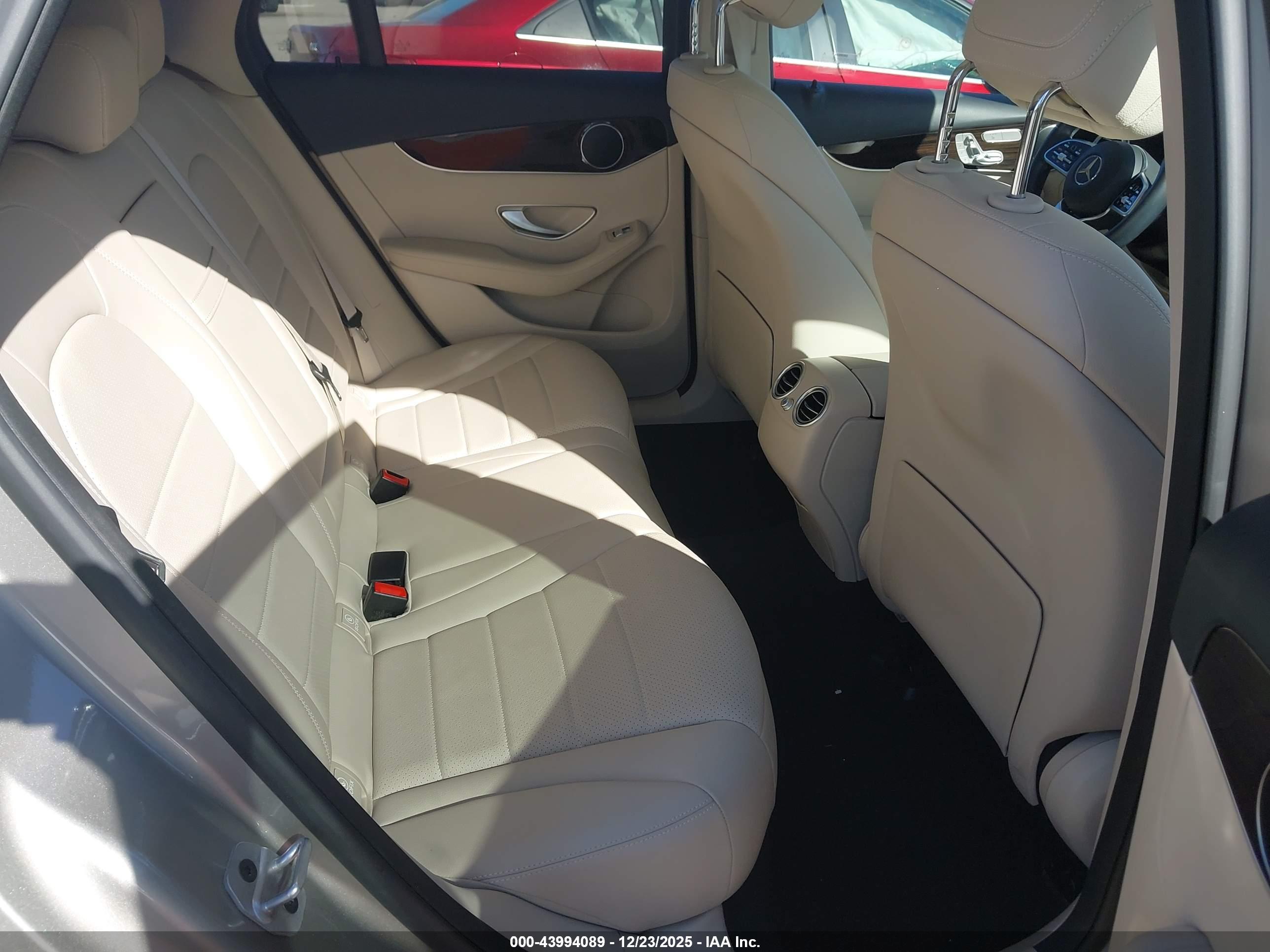 MERCEDES-BENZ GLC image 8