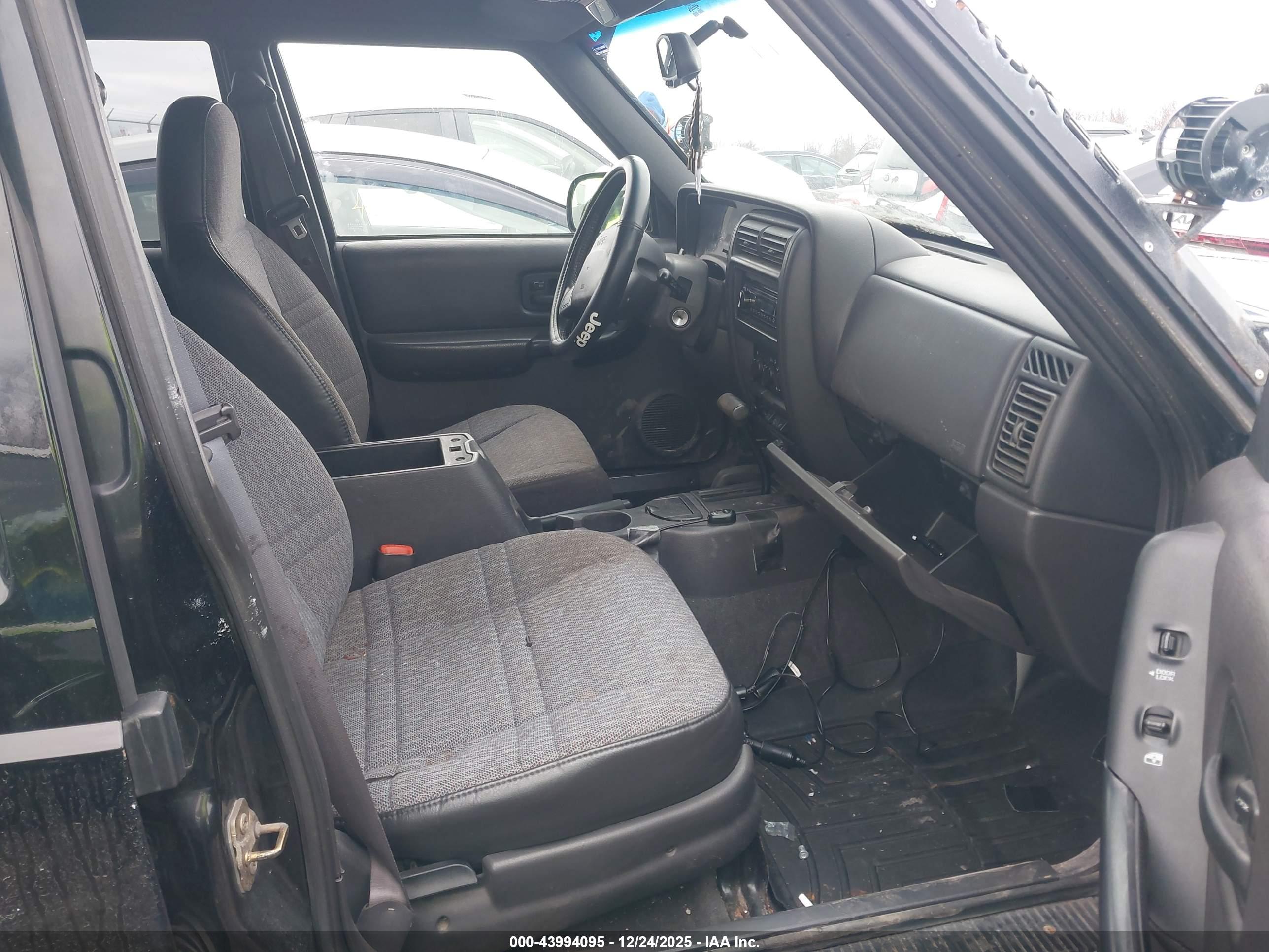 JEEP CHEROKEE image 5