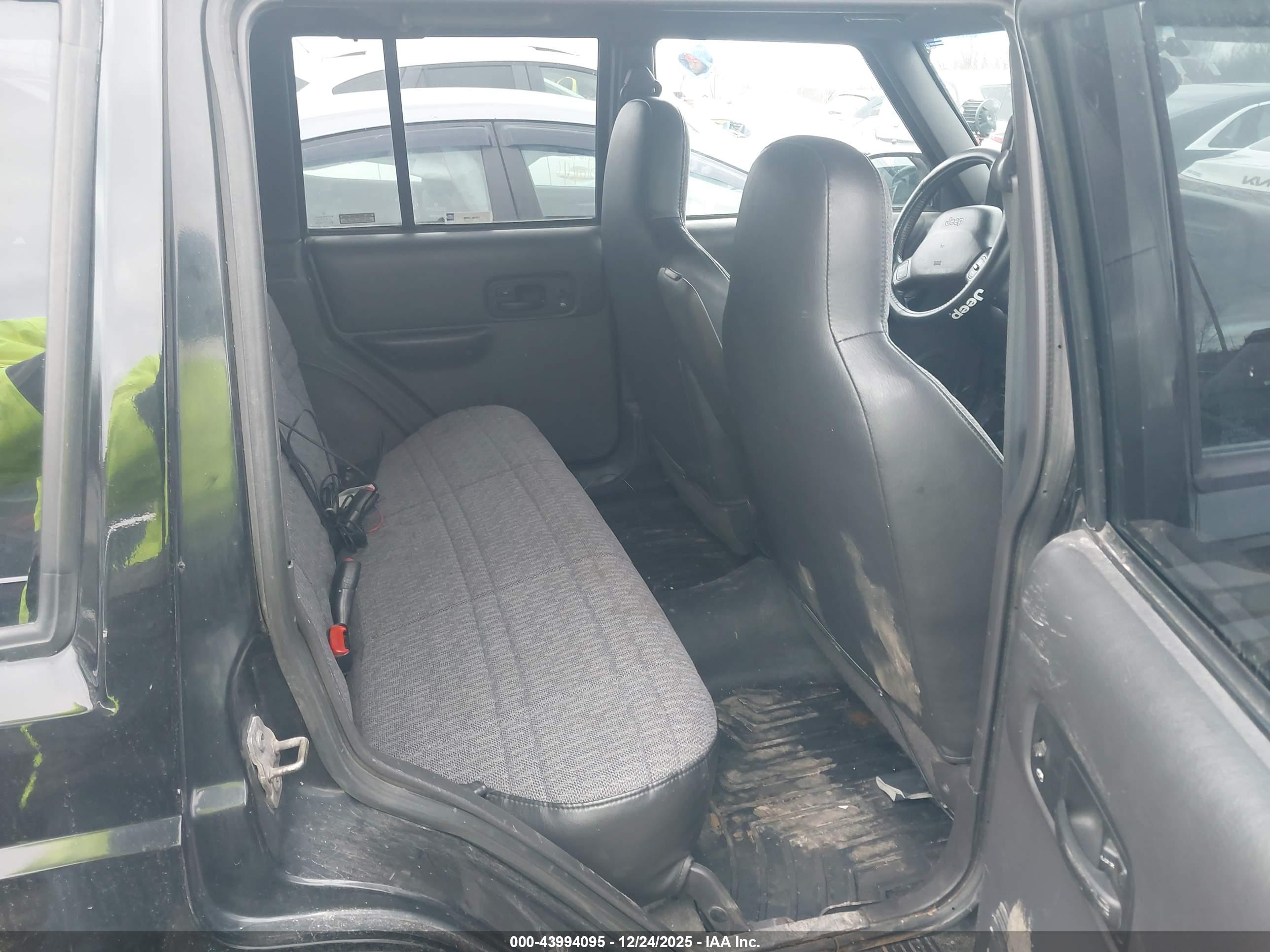 JEEP CHEROKEE image 8
