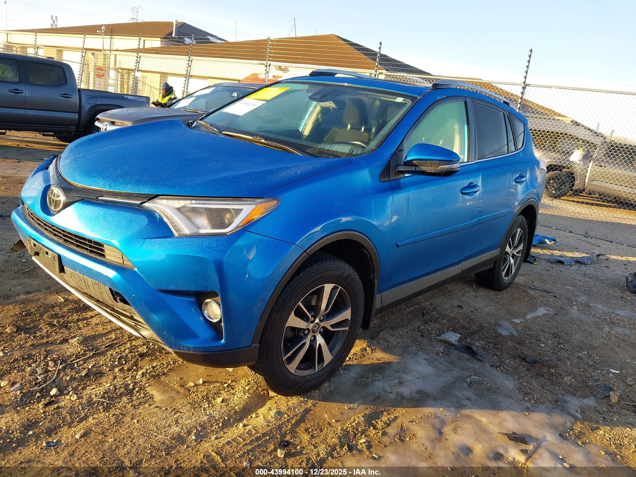 TOYOTA RAV4 image 2