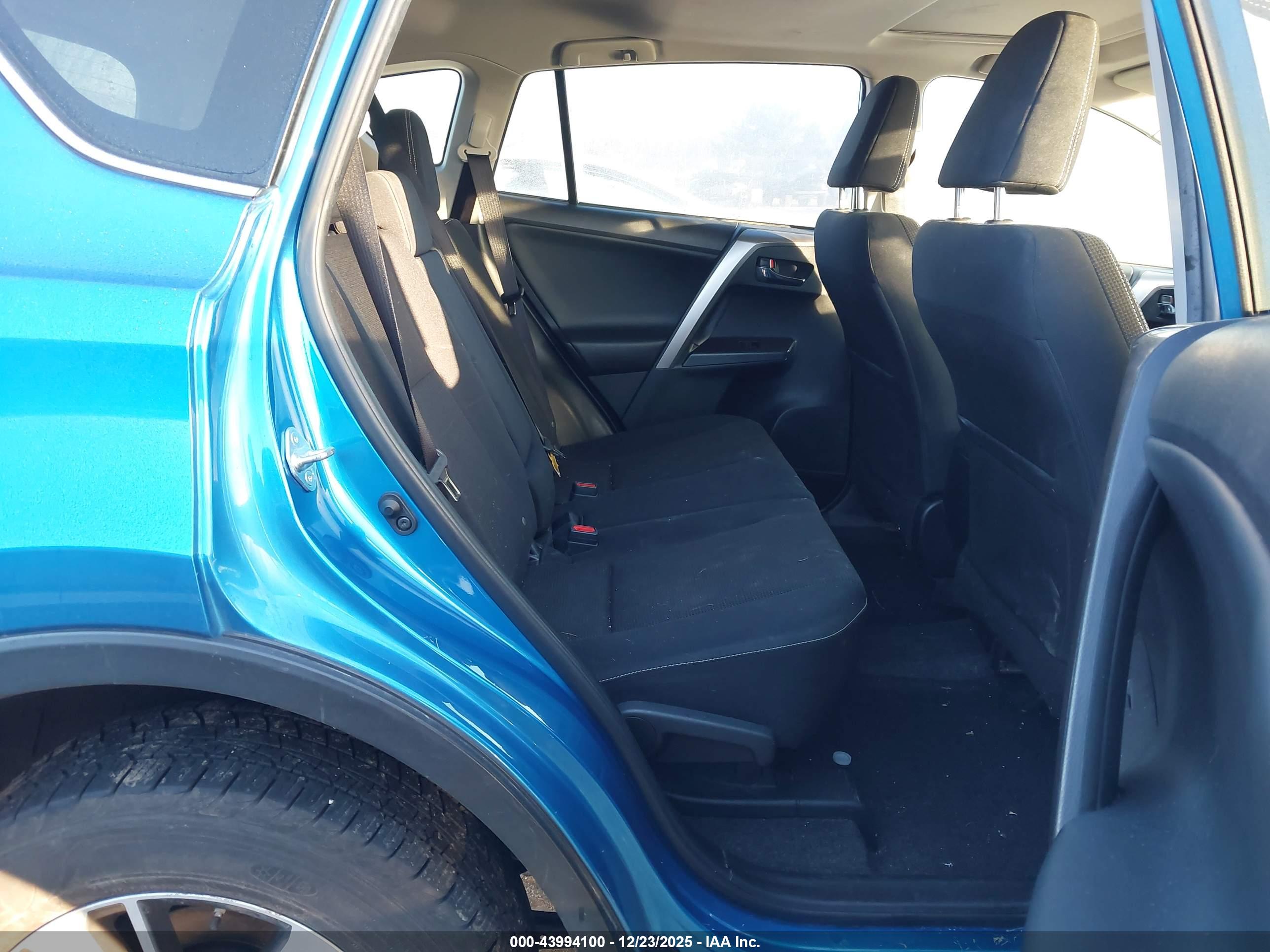 TOYOTA RAV4 image 8