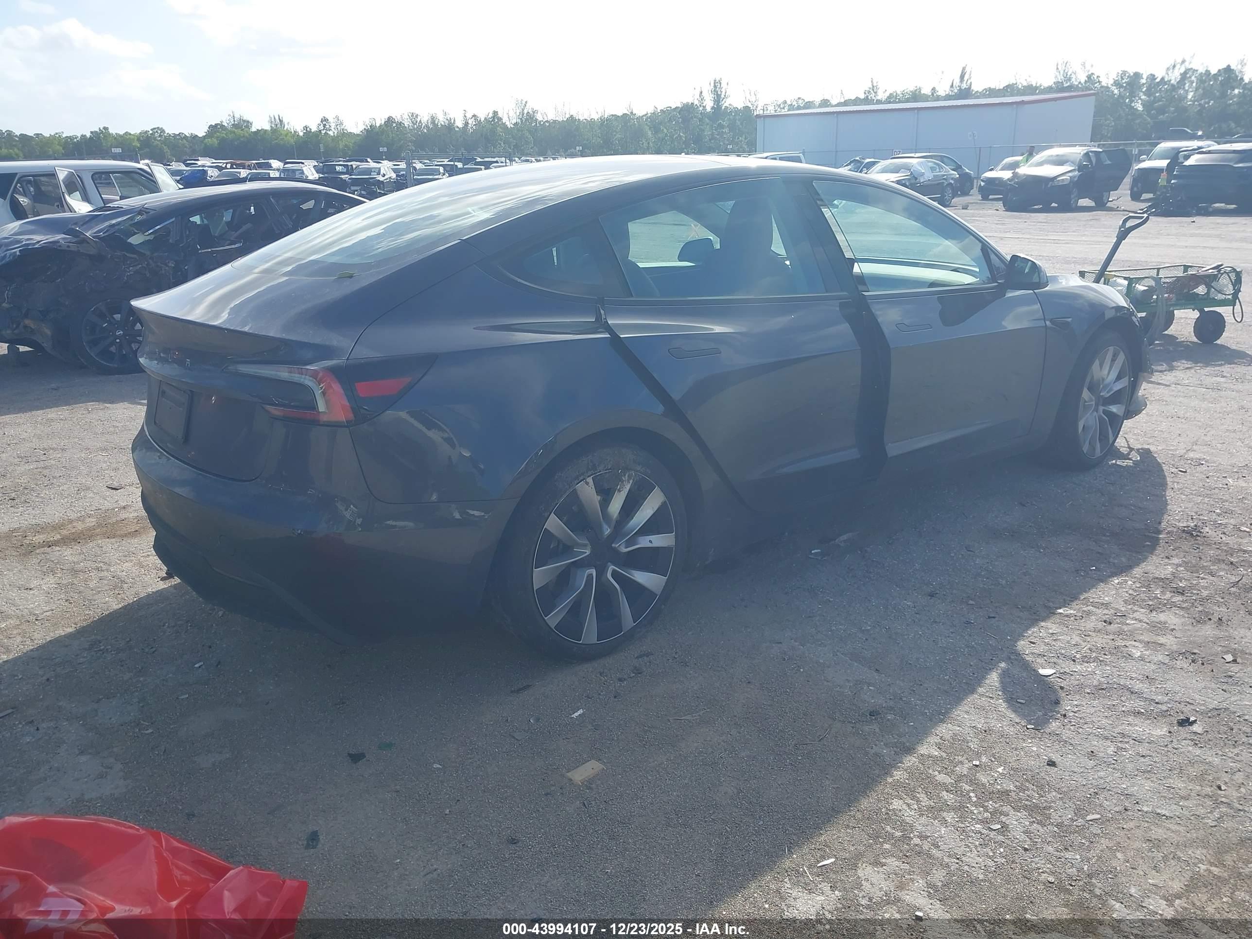 TESLA MODEL image 4
