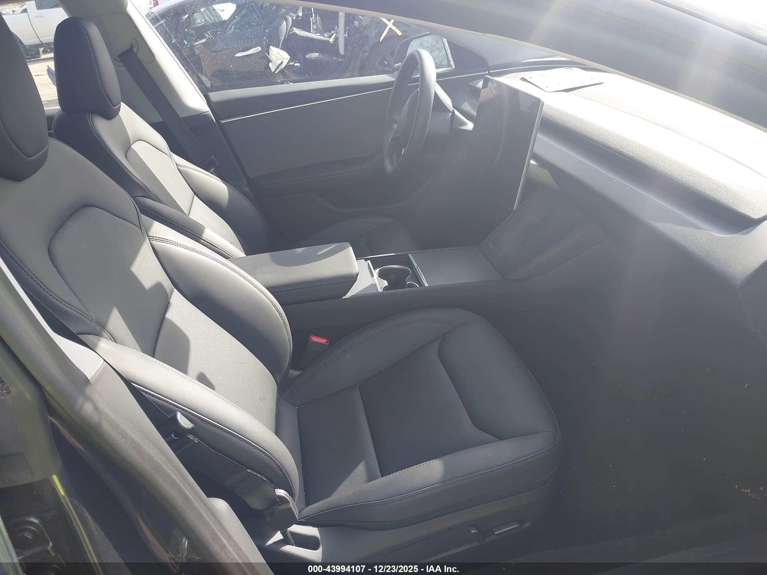 TESLA MODEL image 5