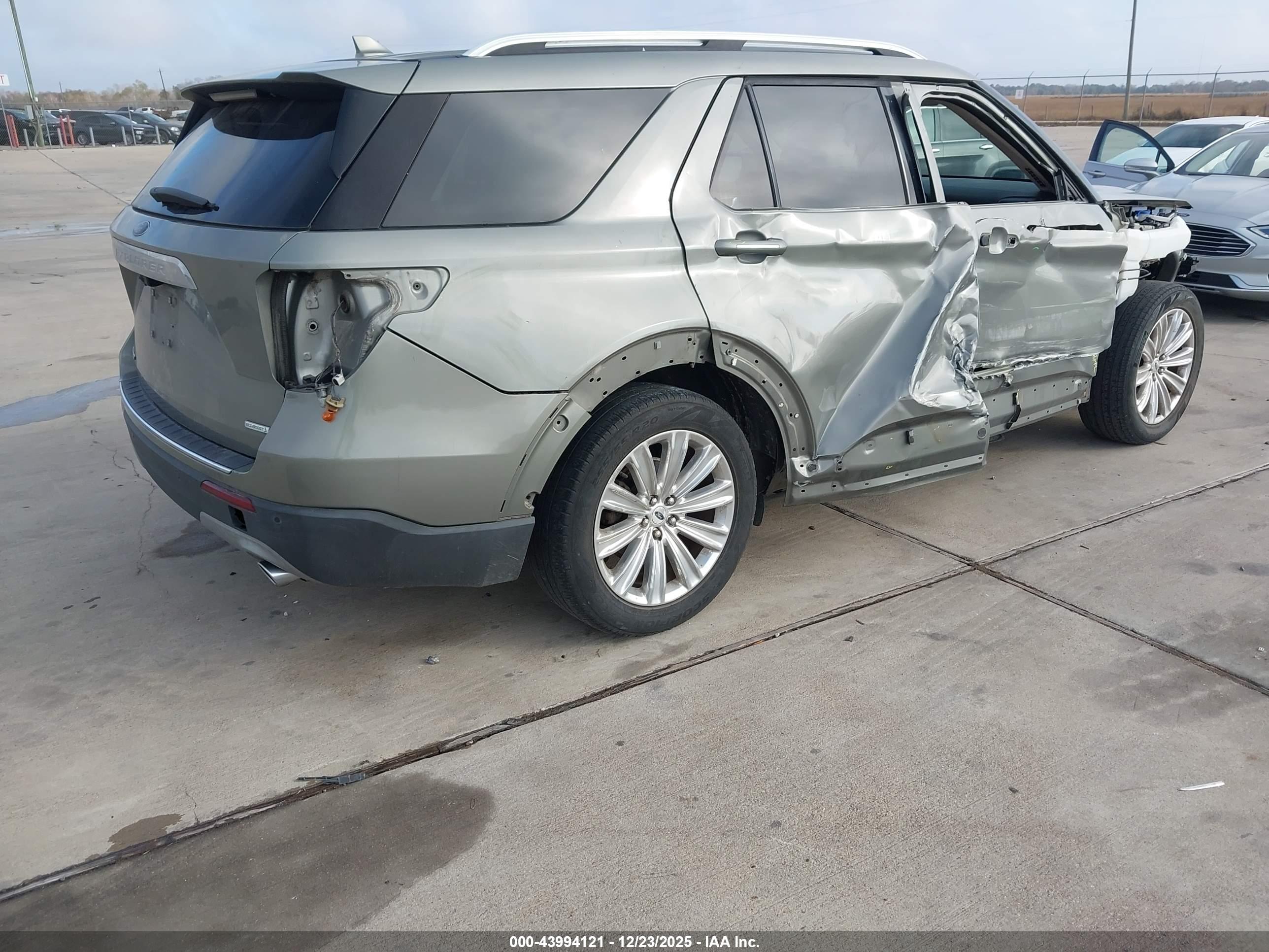 FORD EXPLORER image 4