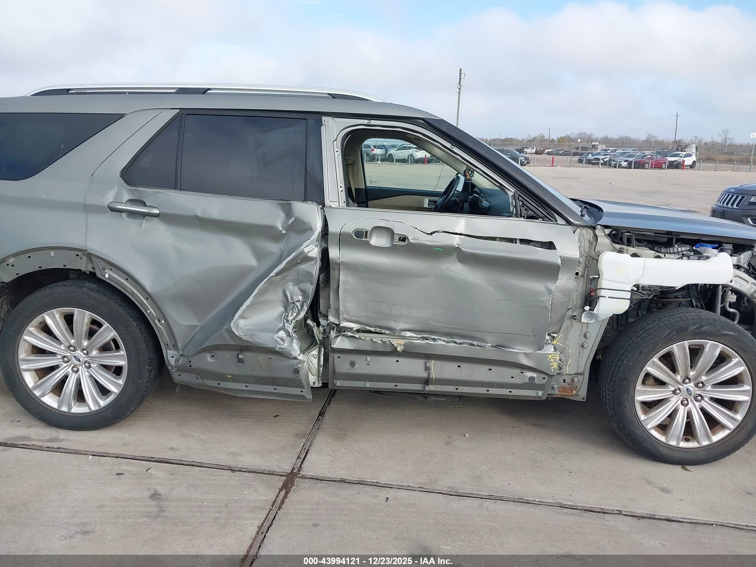 FORD EXPLORER image 6