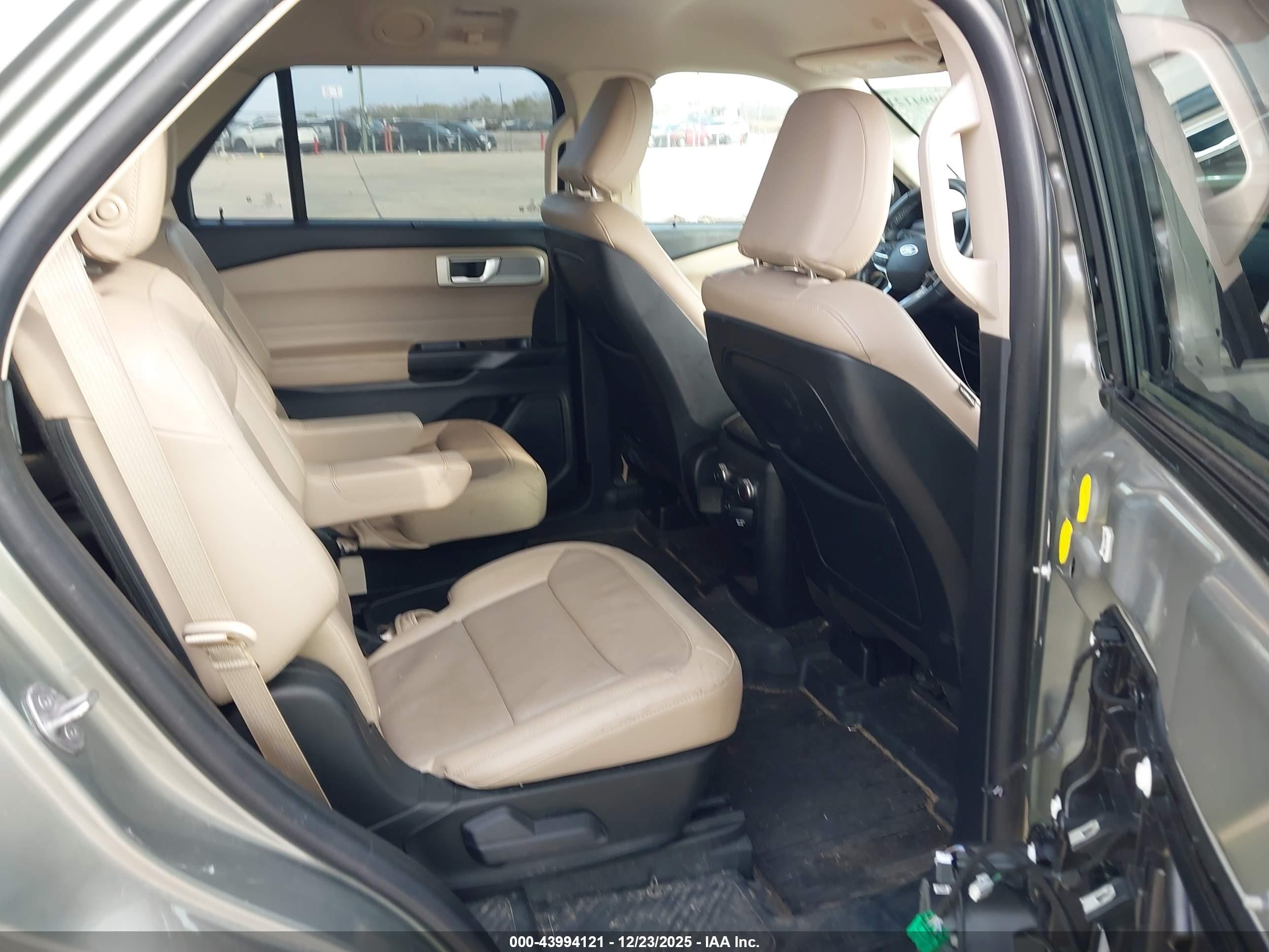 FORD EXPLORER image 8