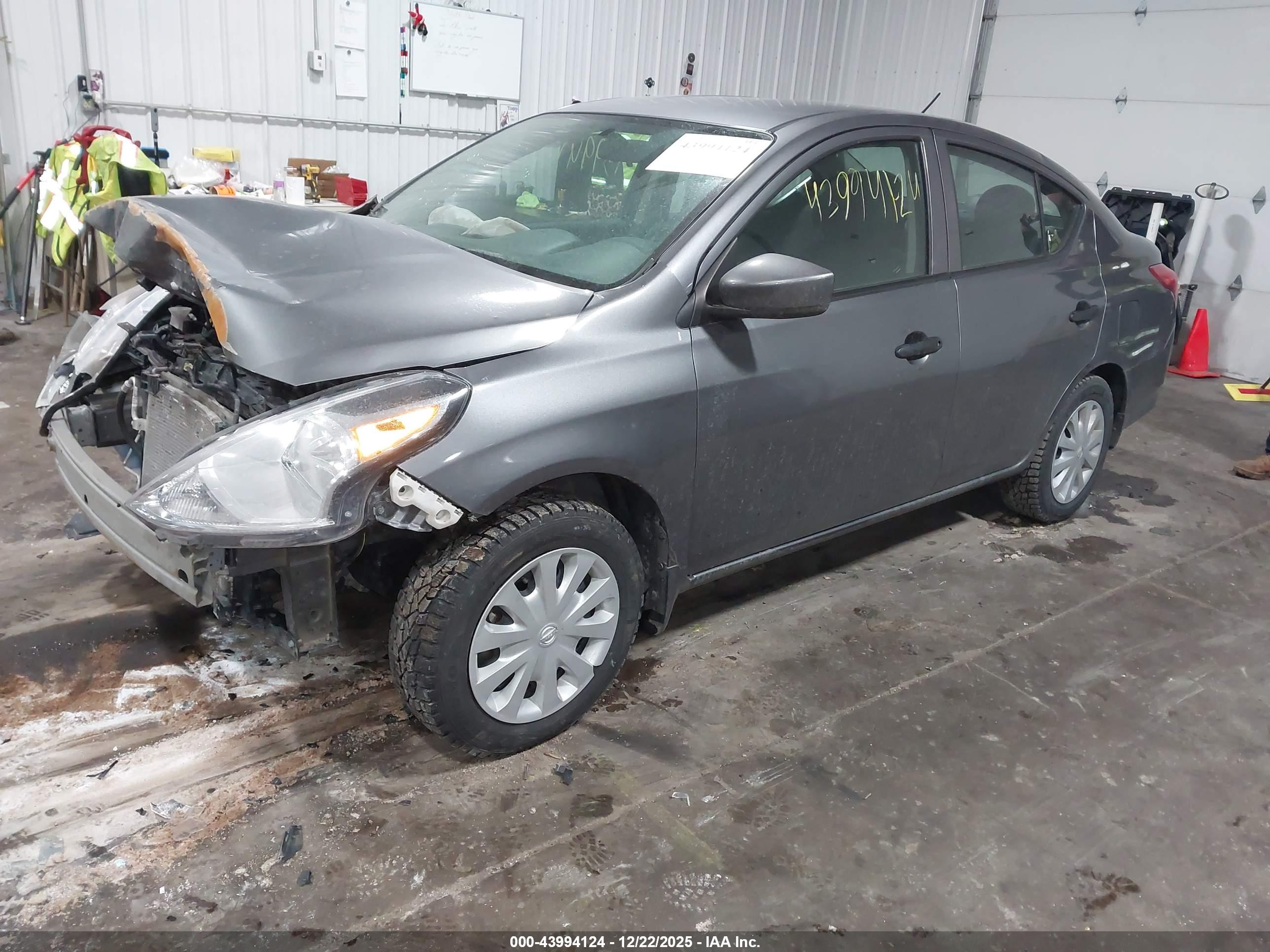 NISSAN VERSA image 2
