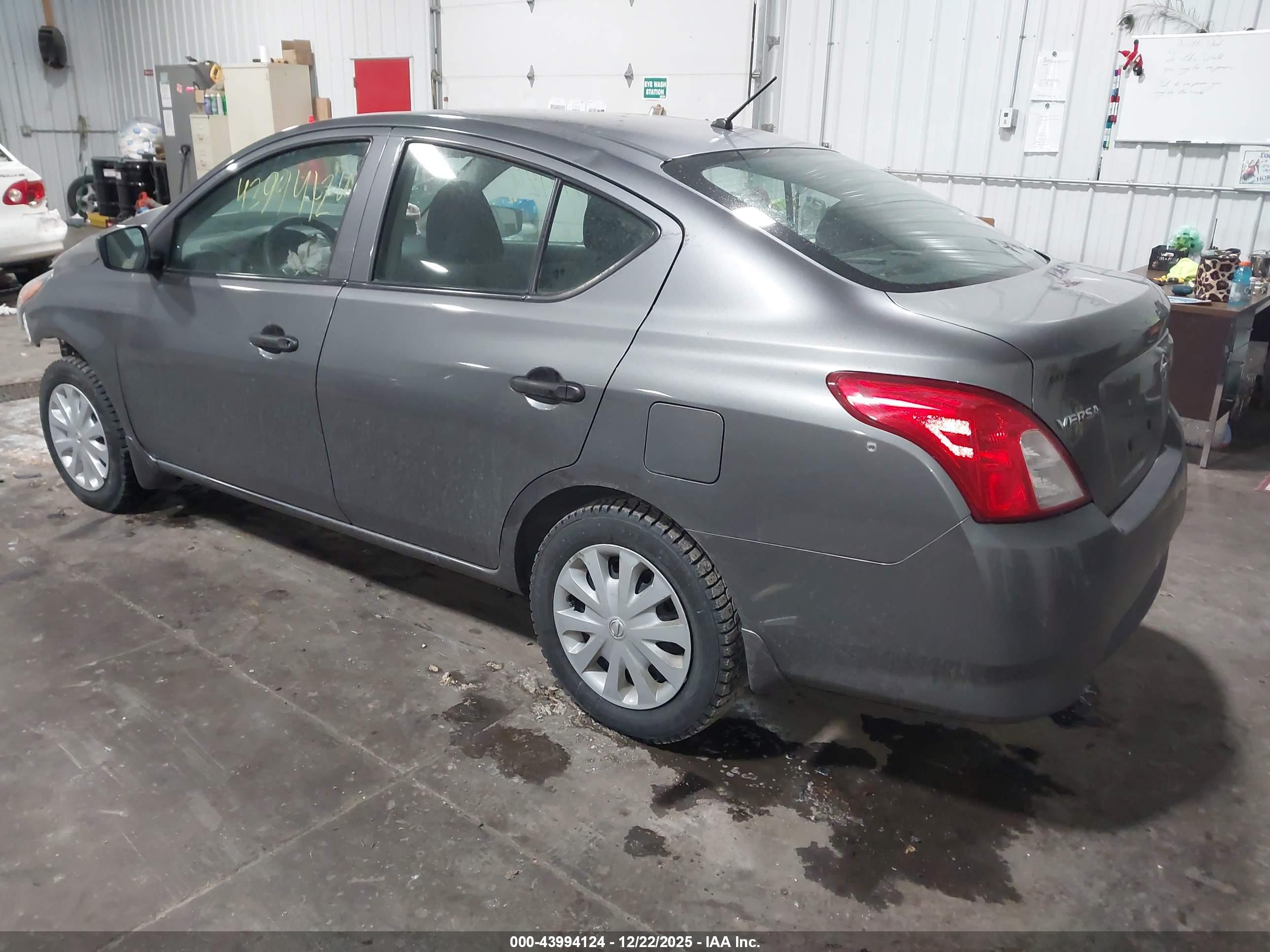 NISSAN VERSA image 3