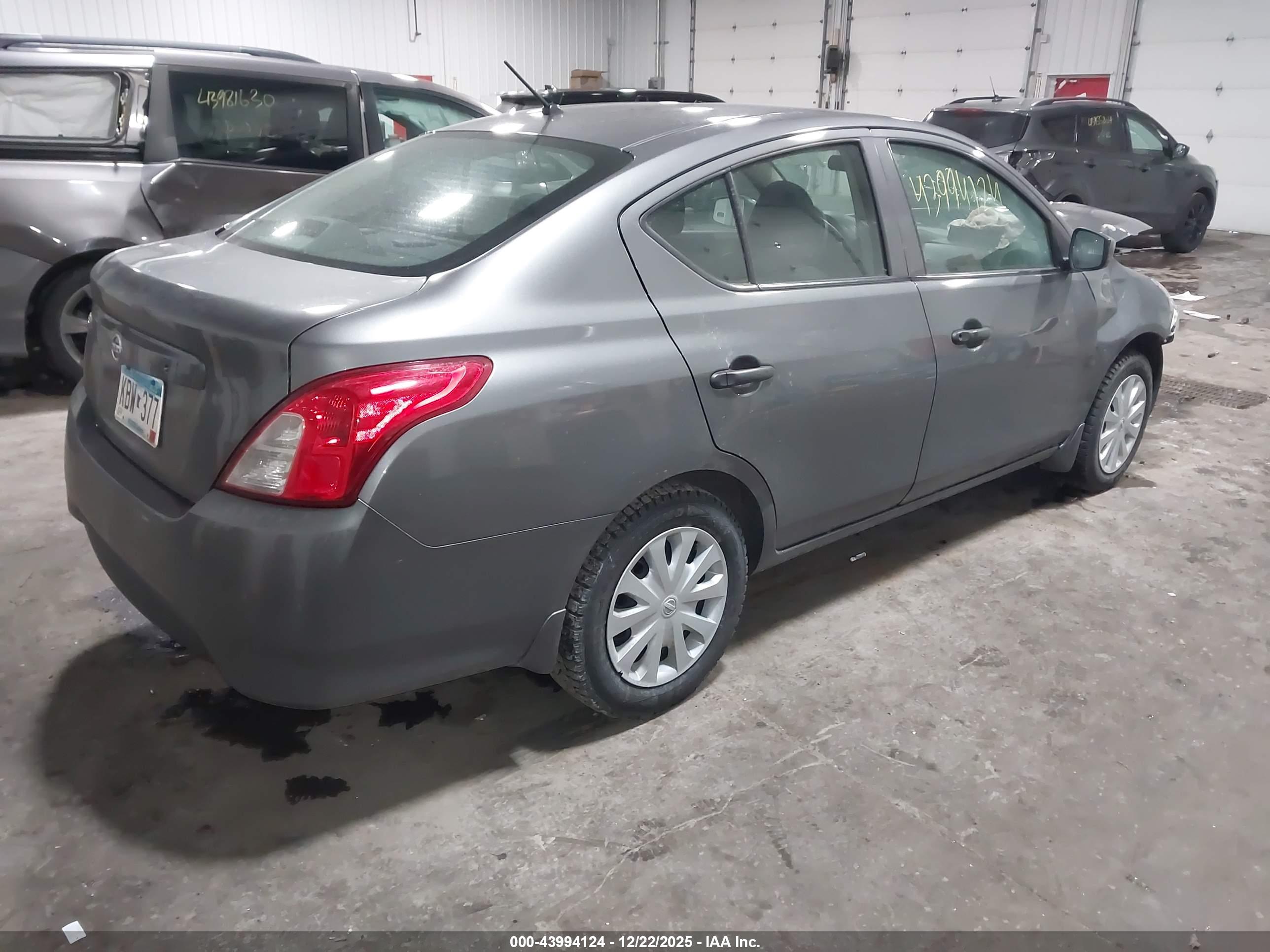 NISSAN VERSA image 4