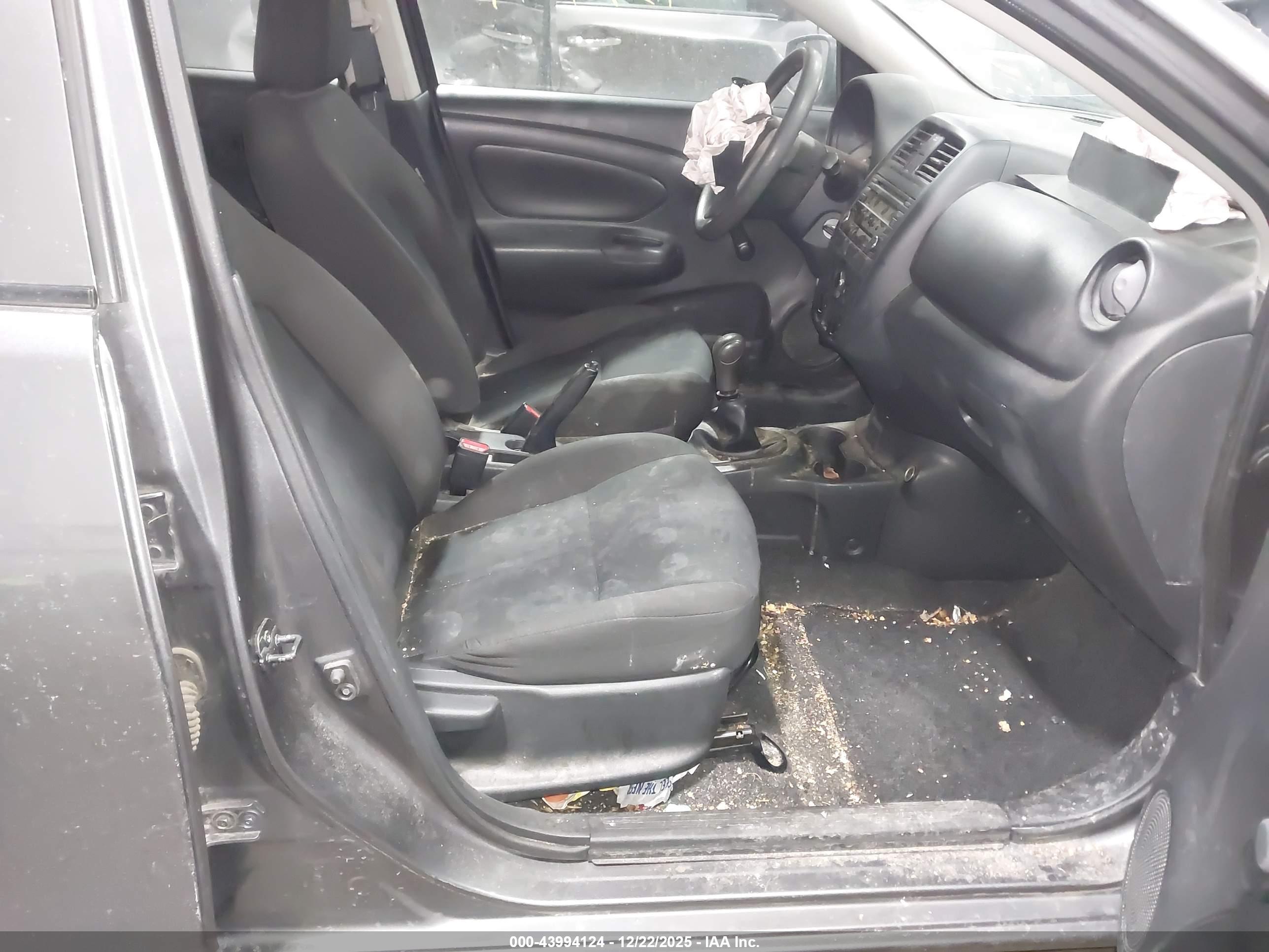 NISSAN VERSA image 5