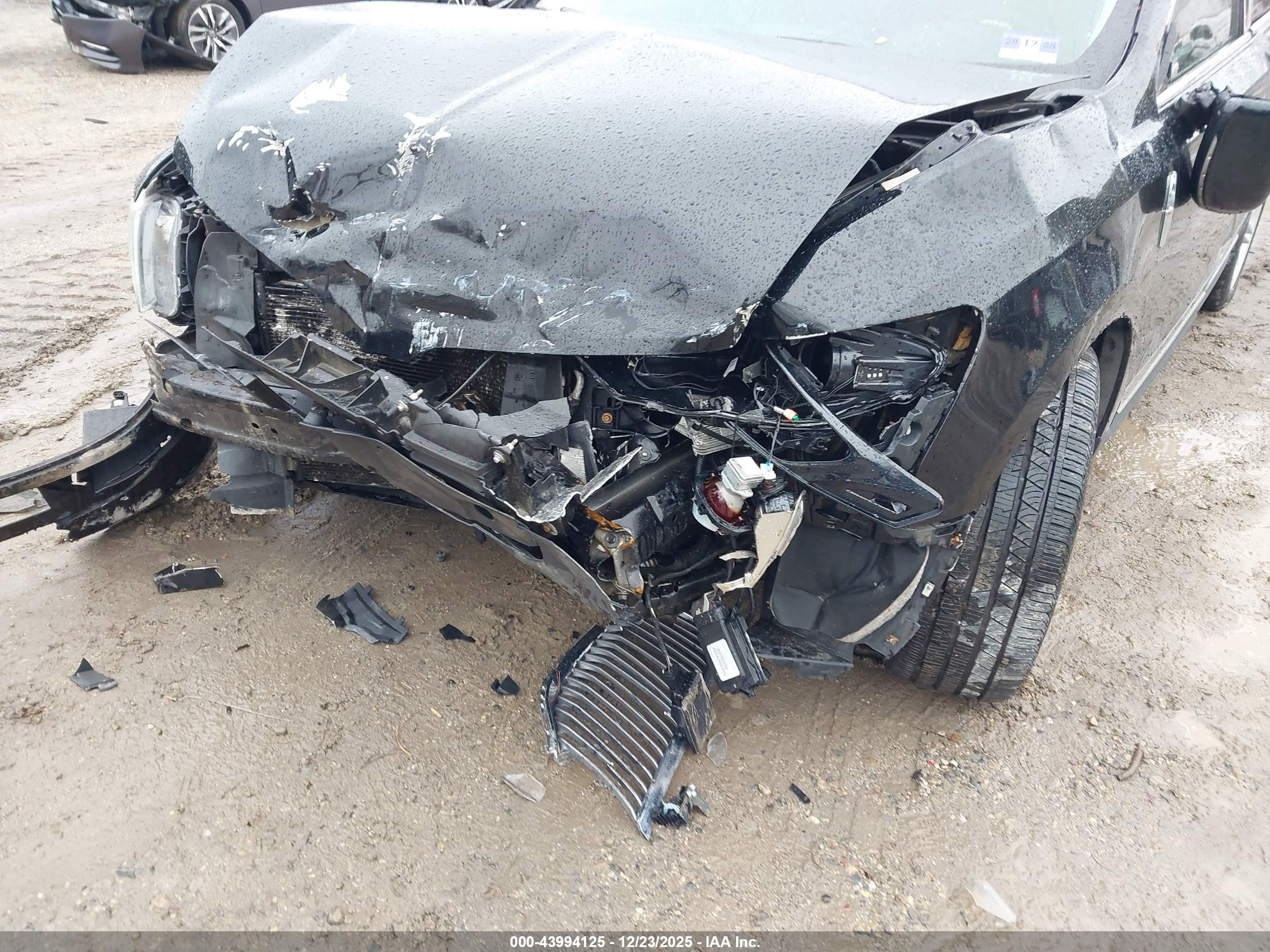 LINCOLN MKT image 6