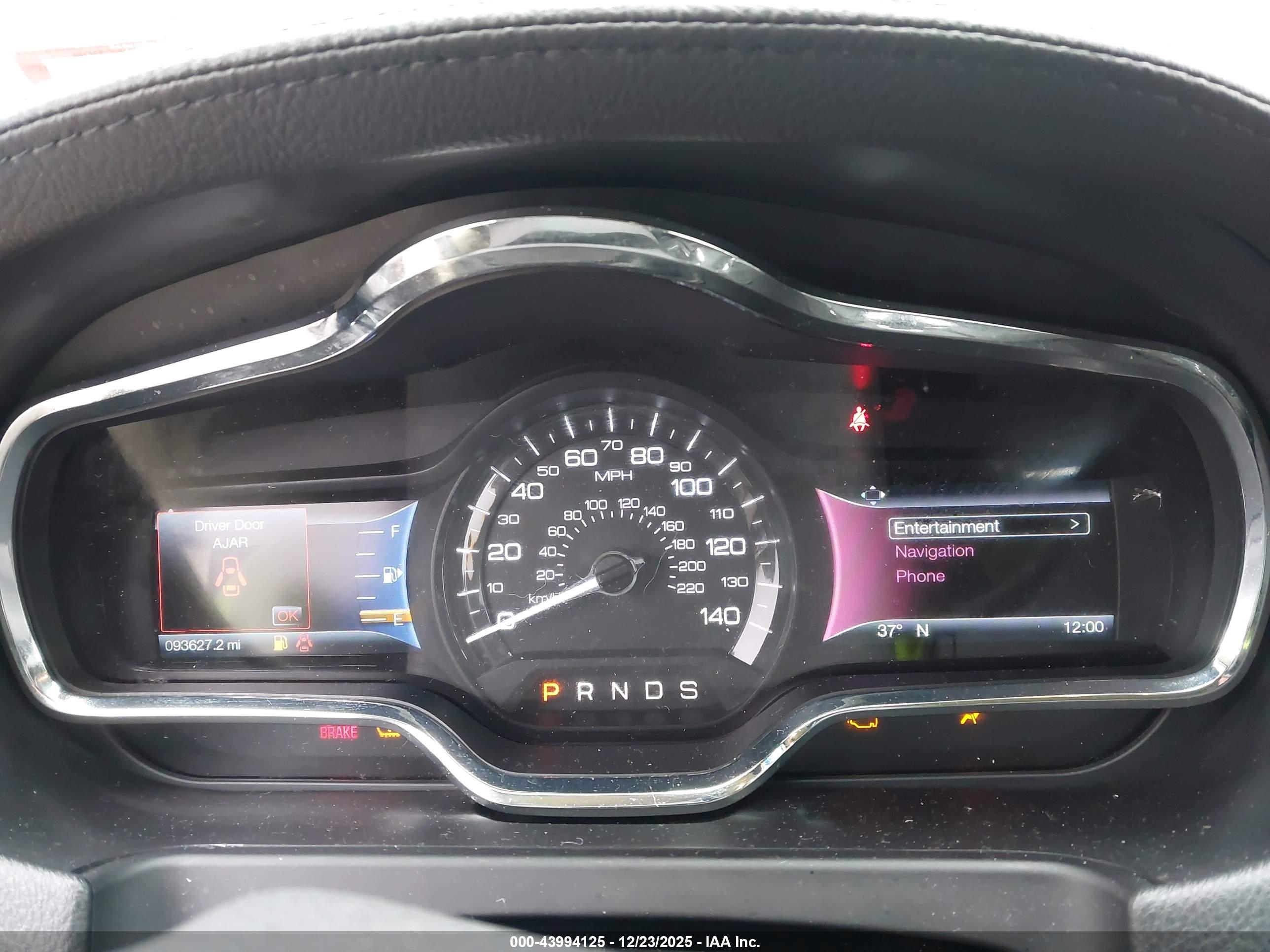 LINCOLN MKT image 7