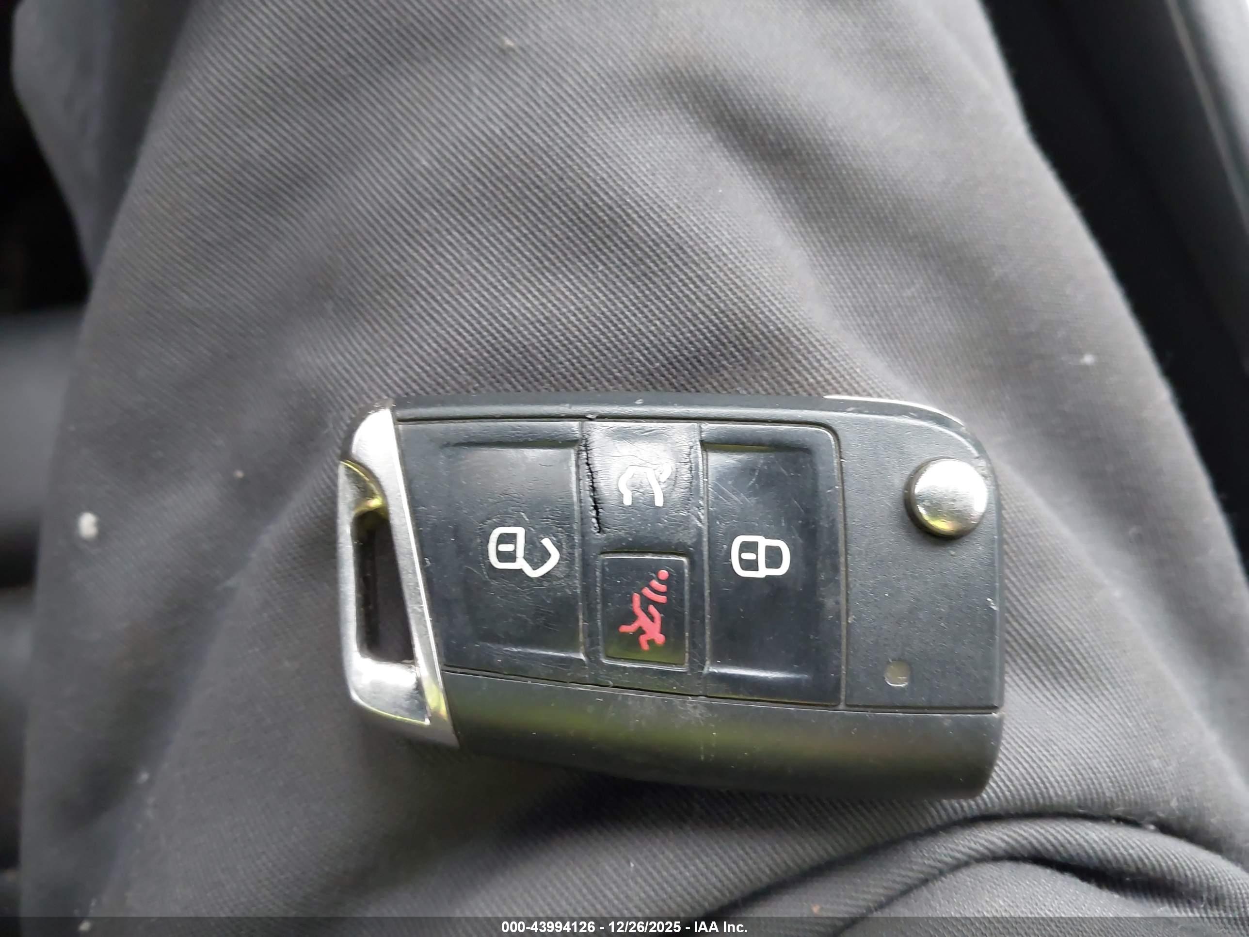 VOLKSWAGEN GOLF image 11