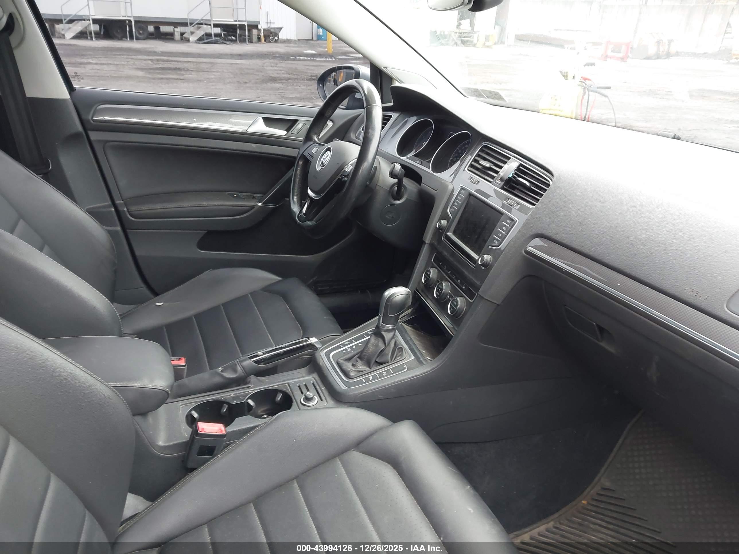 VOLKSWAGEN GOLF image 5