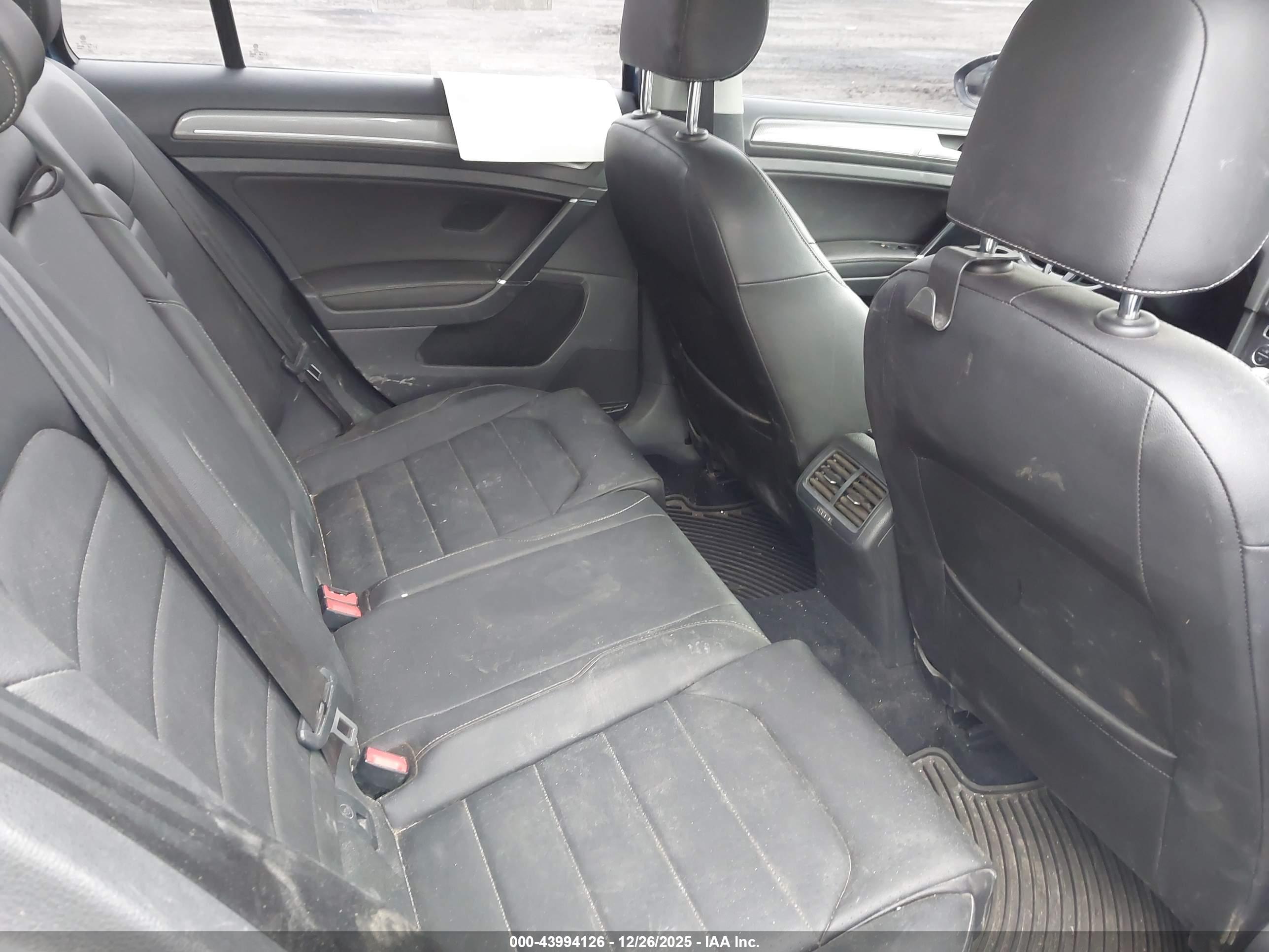 VOLKSWAGEN GOLF image 8