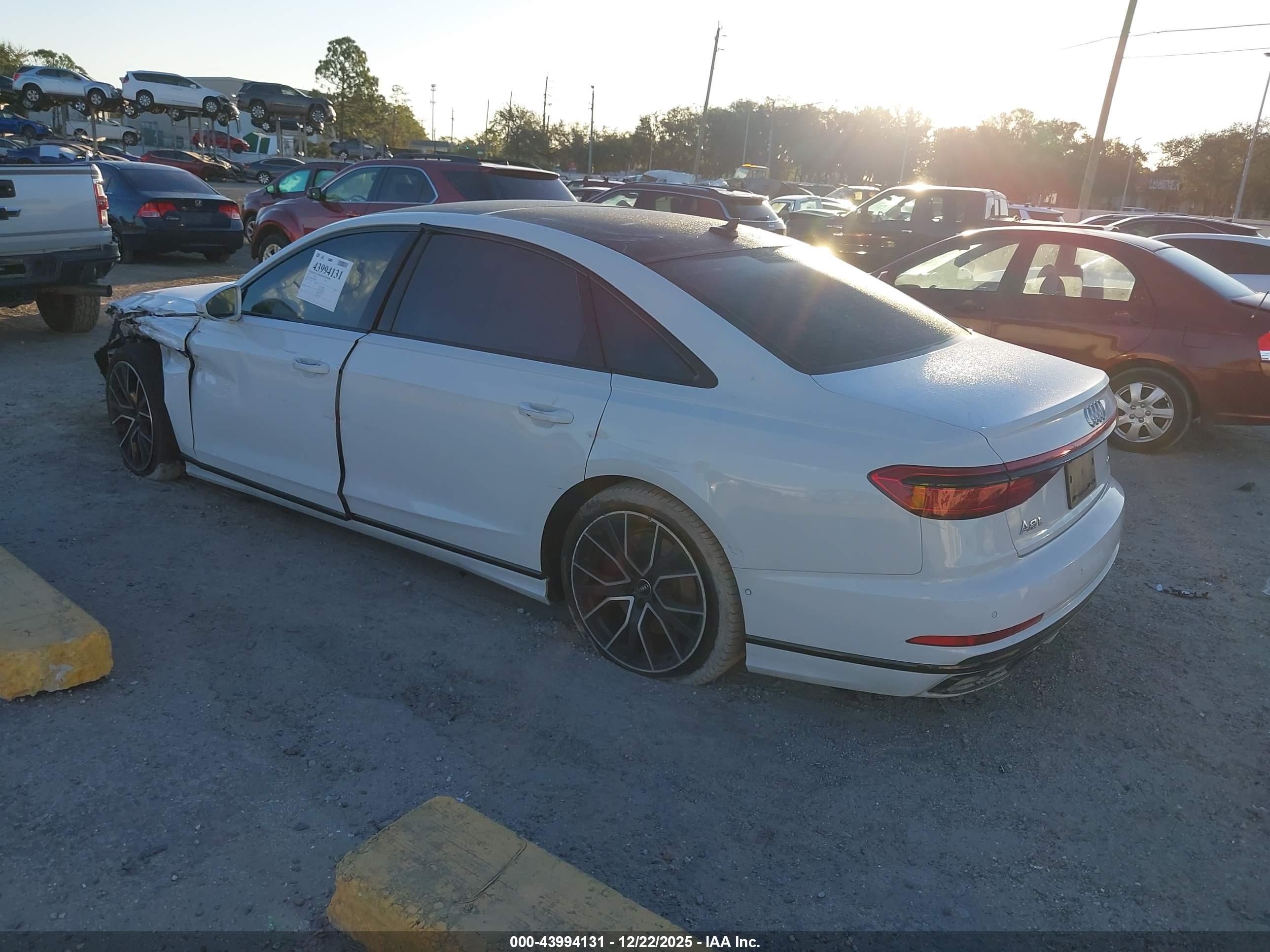 AUDI A8 image 3