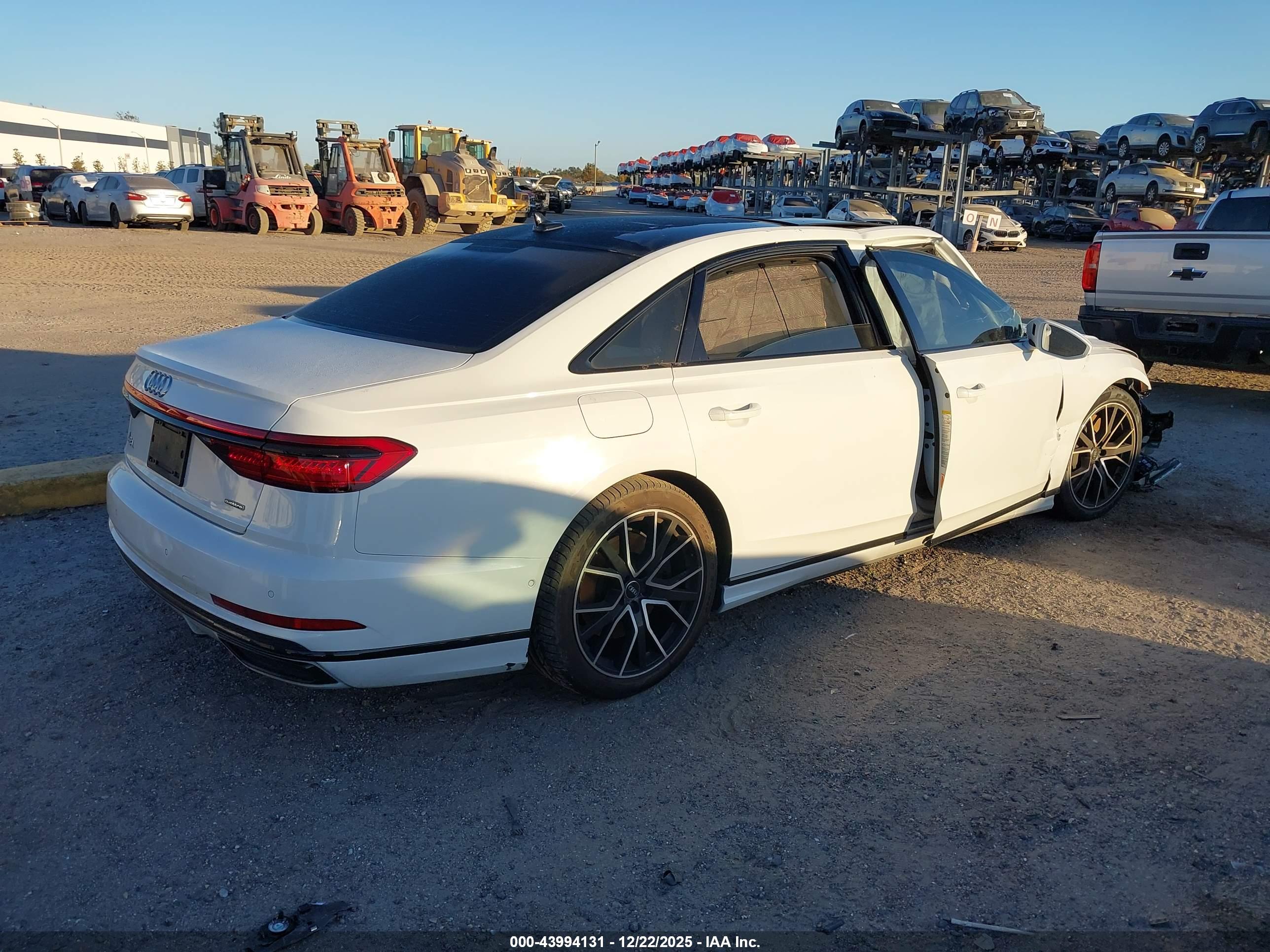 AUDI A8 image 4