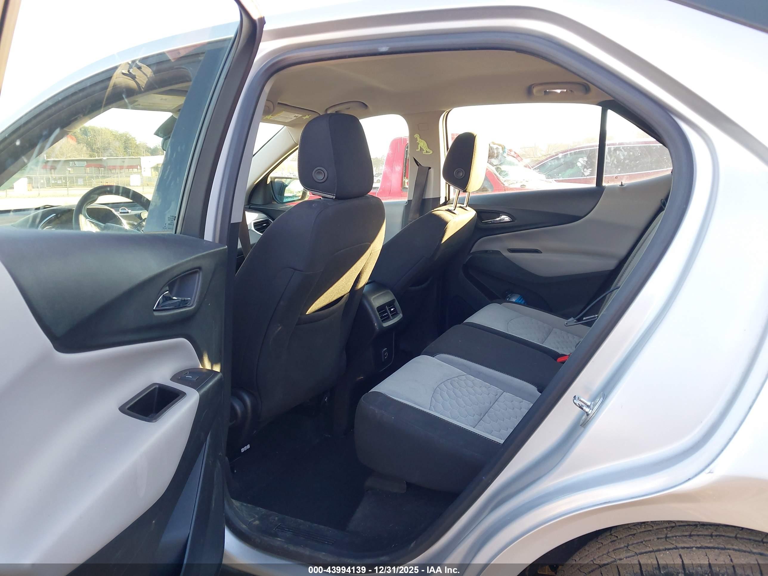 CHEVROLET EQUINOX image 8