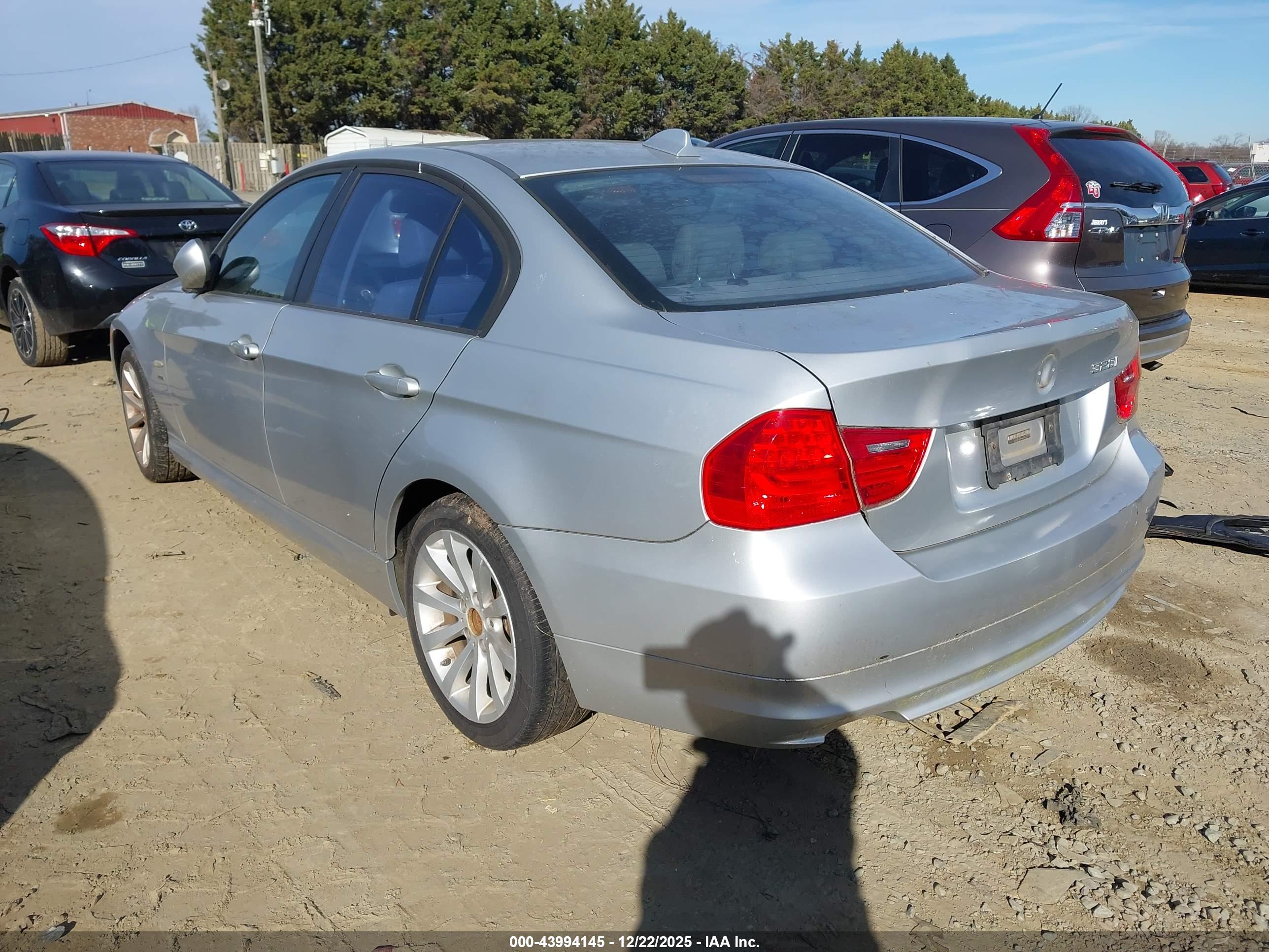 BMW 328I image 3