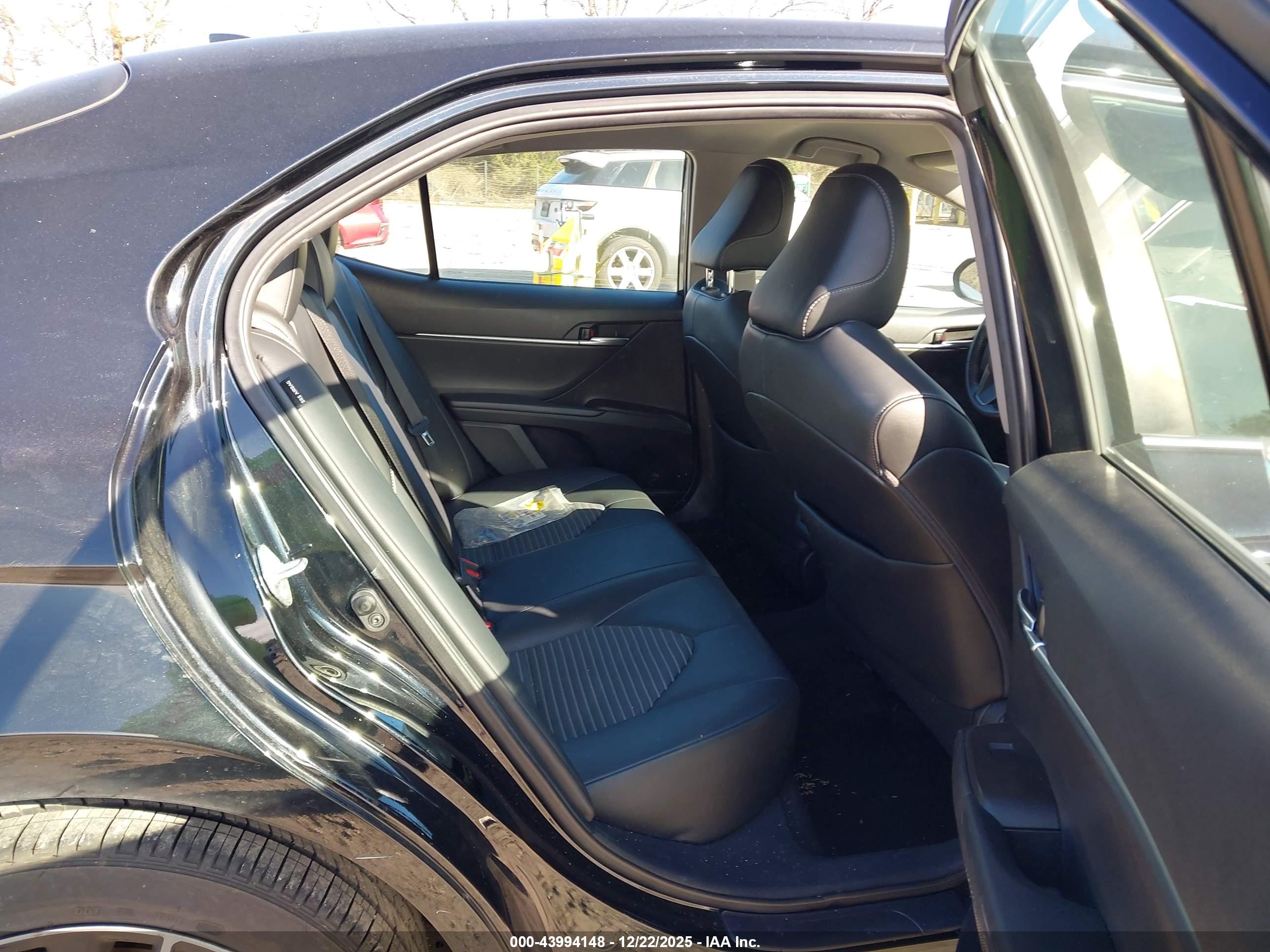 TOYOTA CAMRY image 8