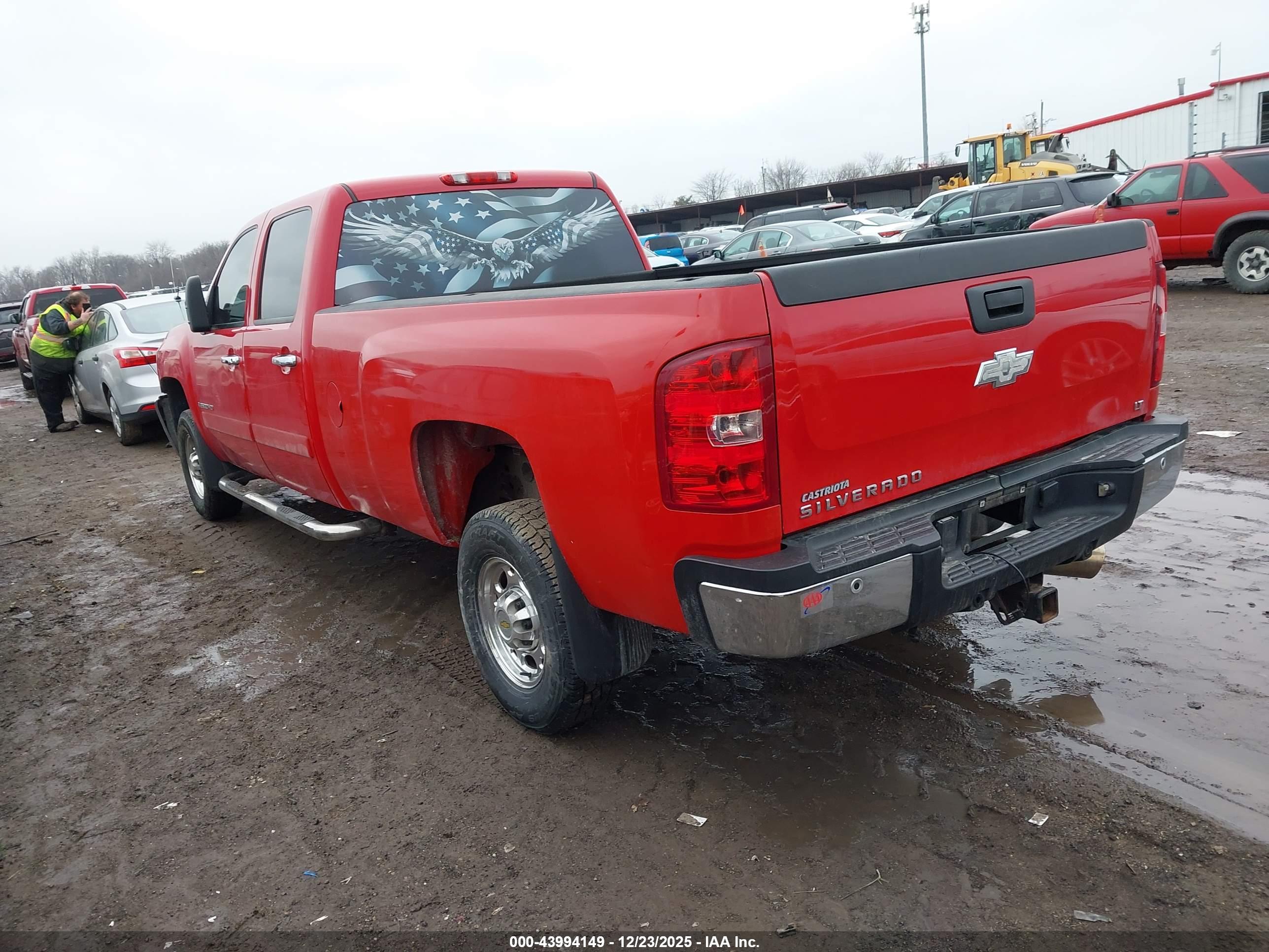 CHEVROLET SILVERADO image 3
