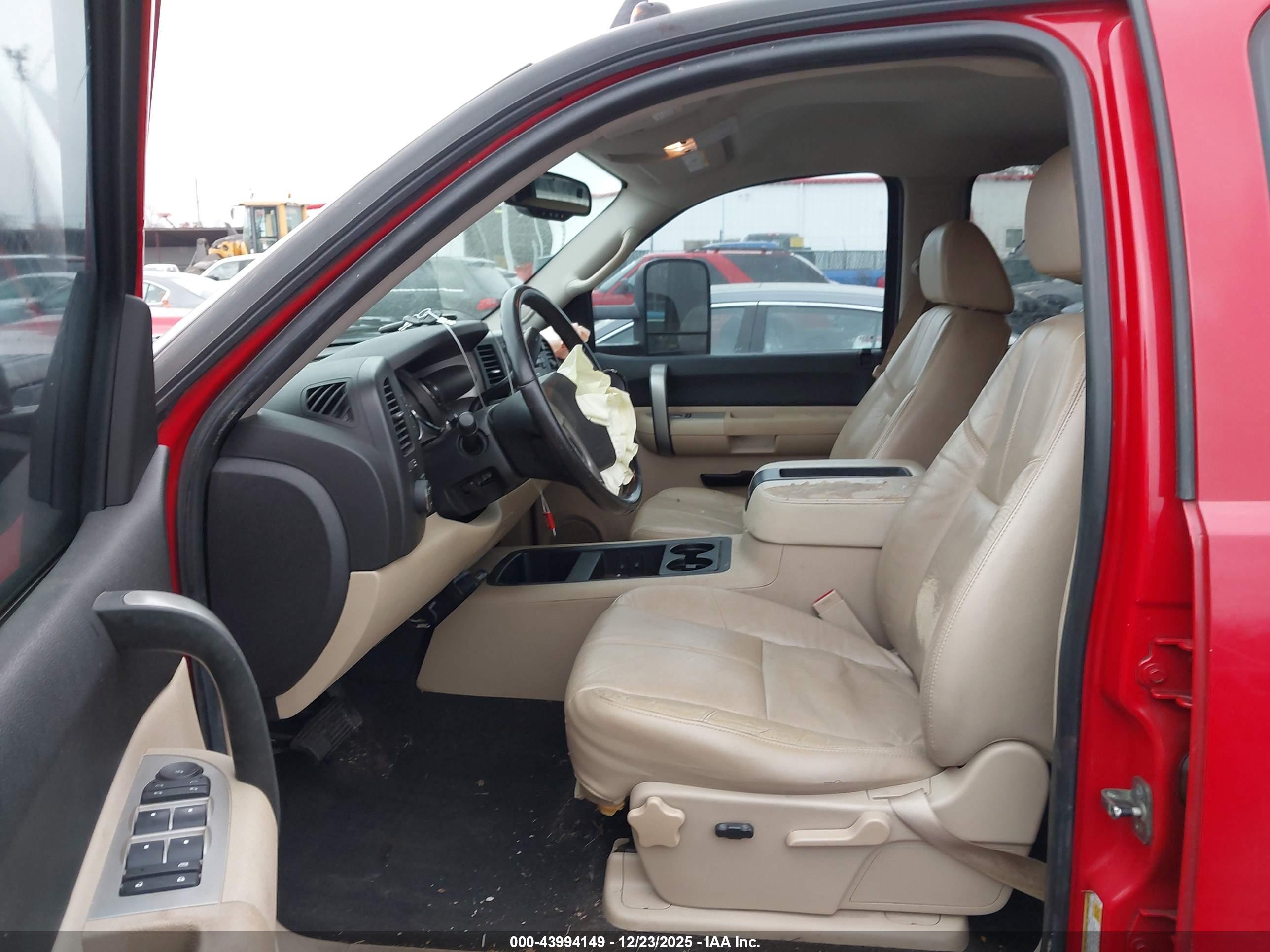 CHEVROLET SILVERADO image 5